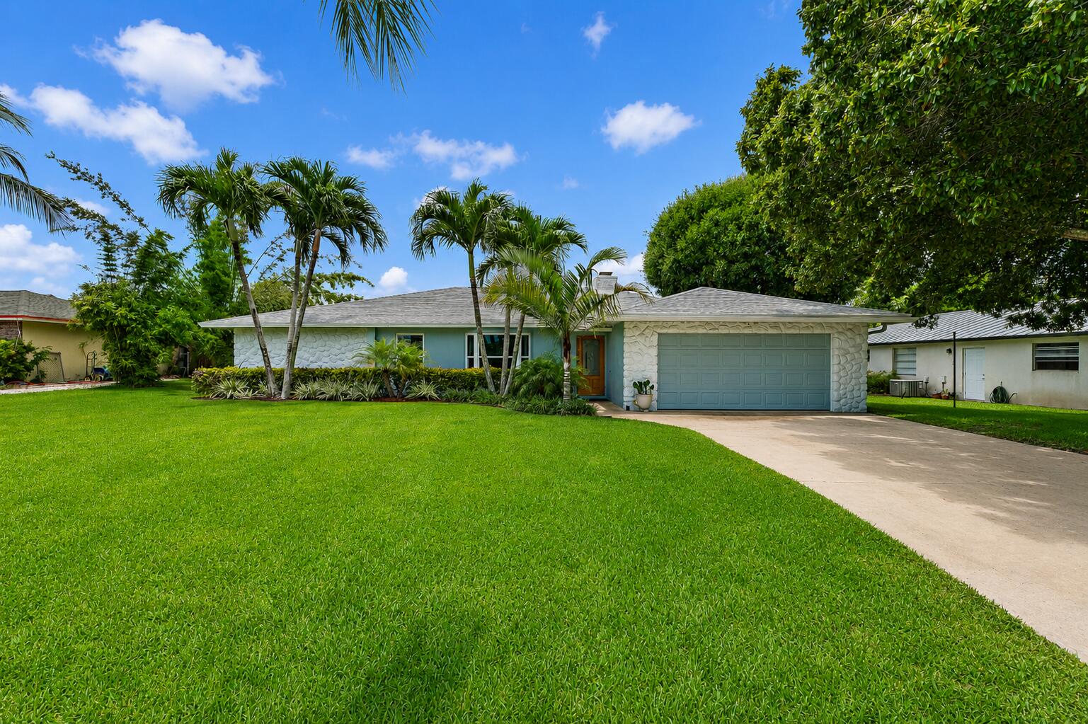 TEQUESTA PINES - Residential