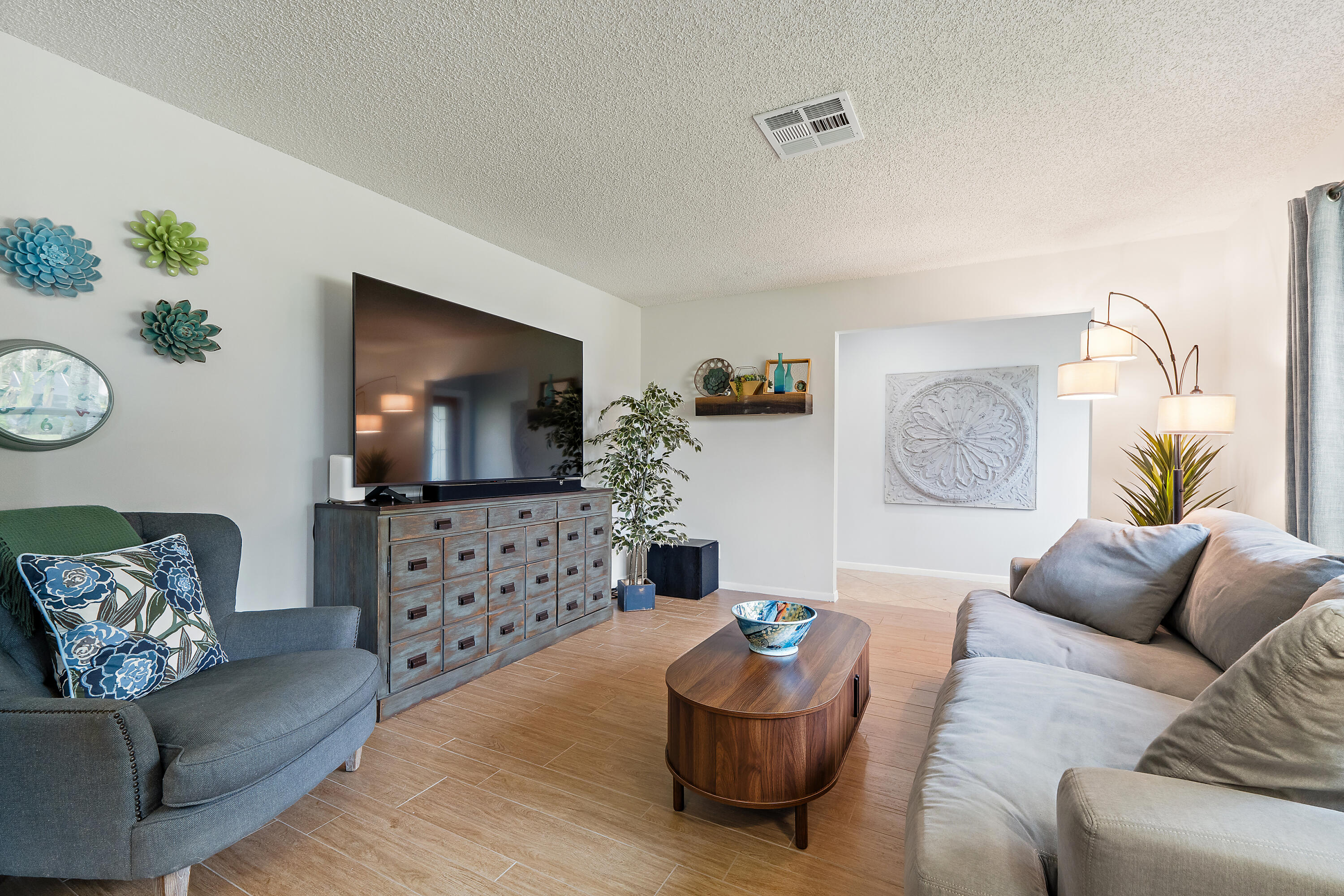 TEQUESTA PINES - Residential