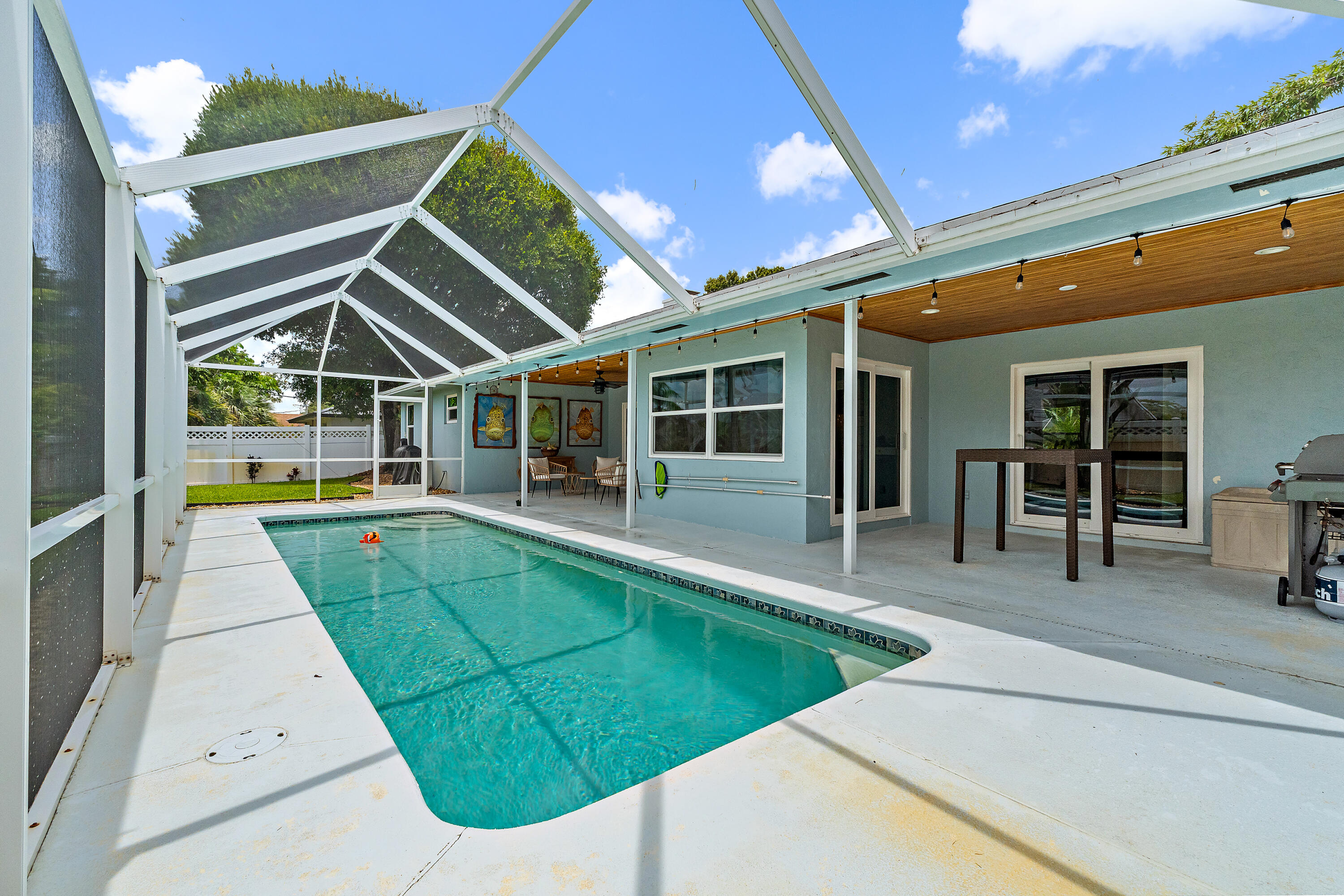 TEQUESTA PINES - Residential