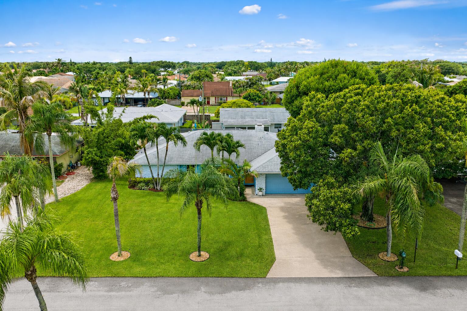 TEQUESTA PINES - Residential