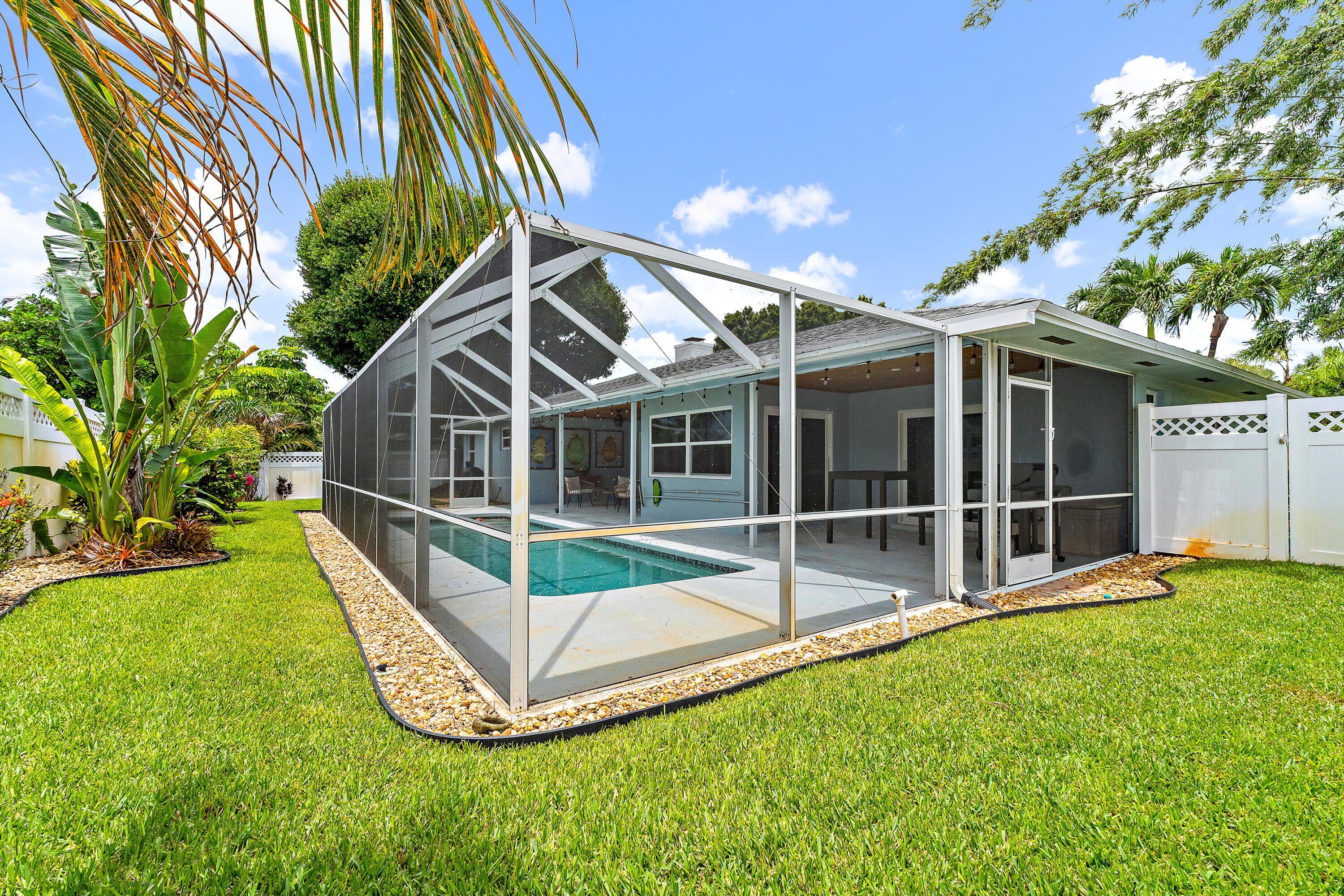 TEQUESTA PINES - Residential