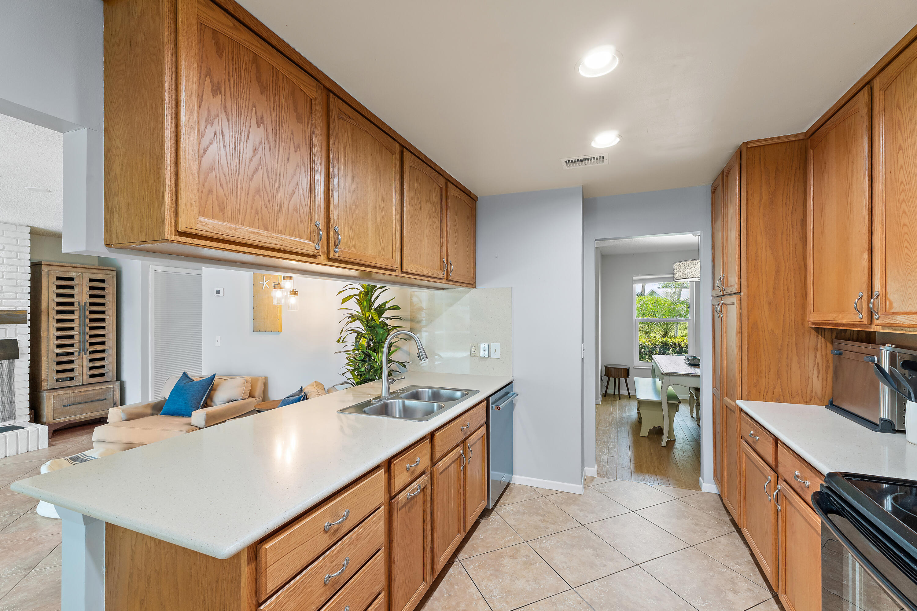 TEQUESTA PINES - Residential