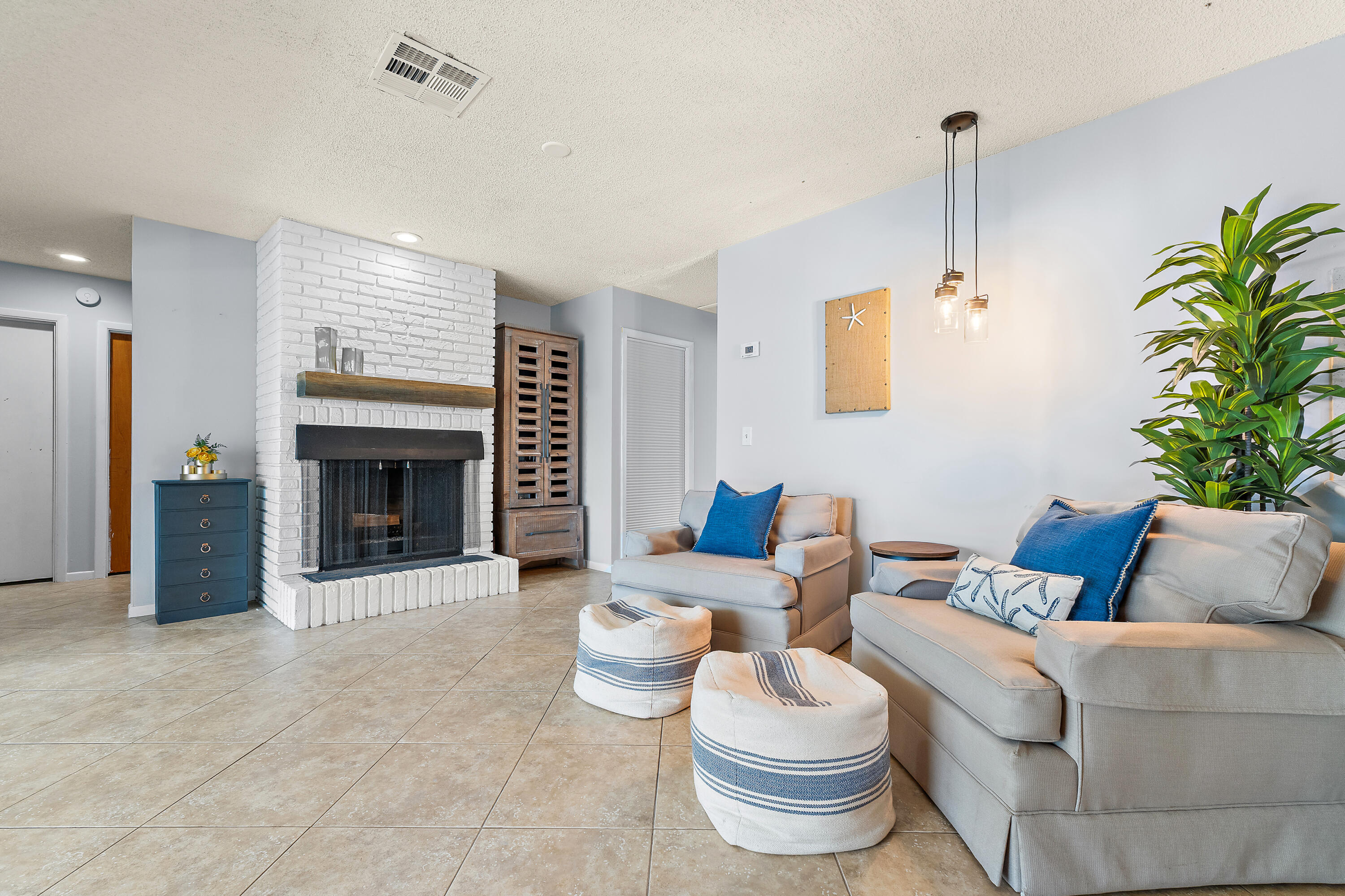 TEQUESTA PINES - Residential