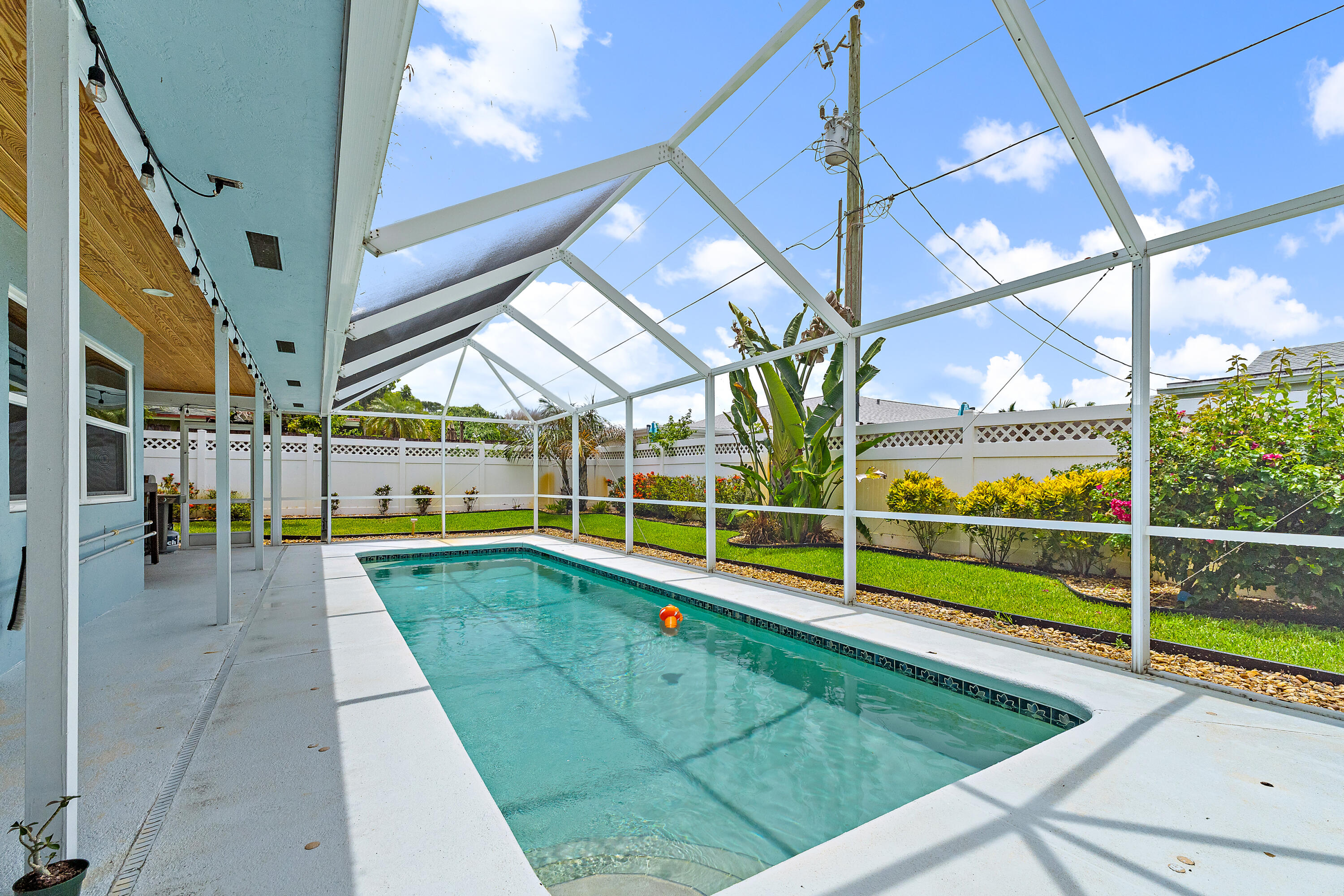 TEQUESTA PINES - Residential