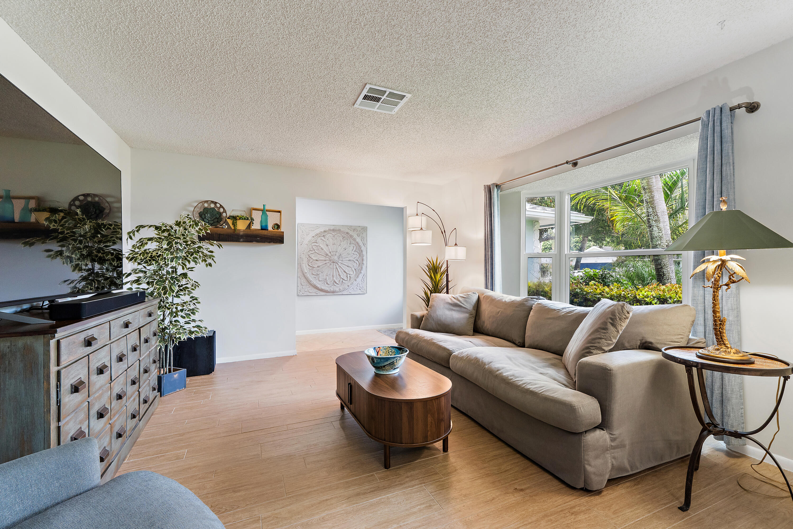 TEQUESTA PINES - Residential