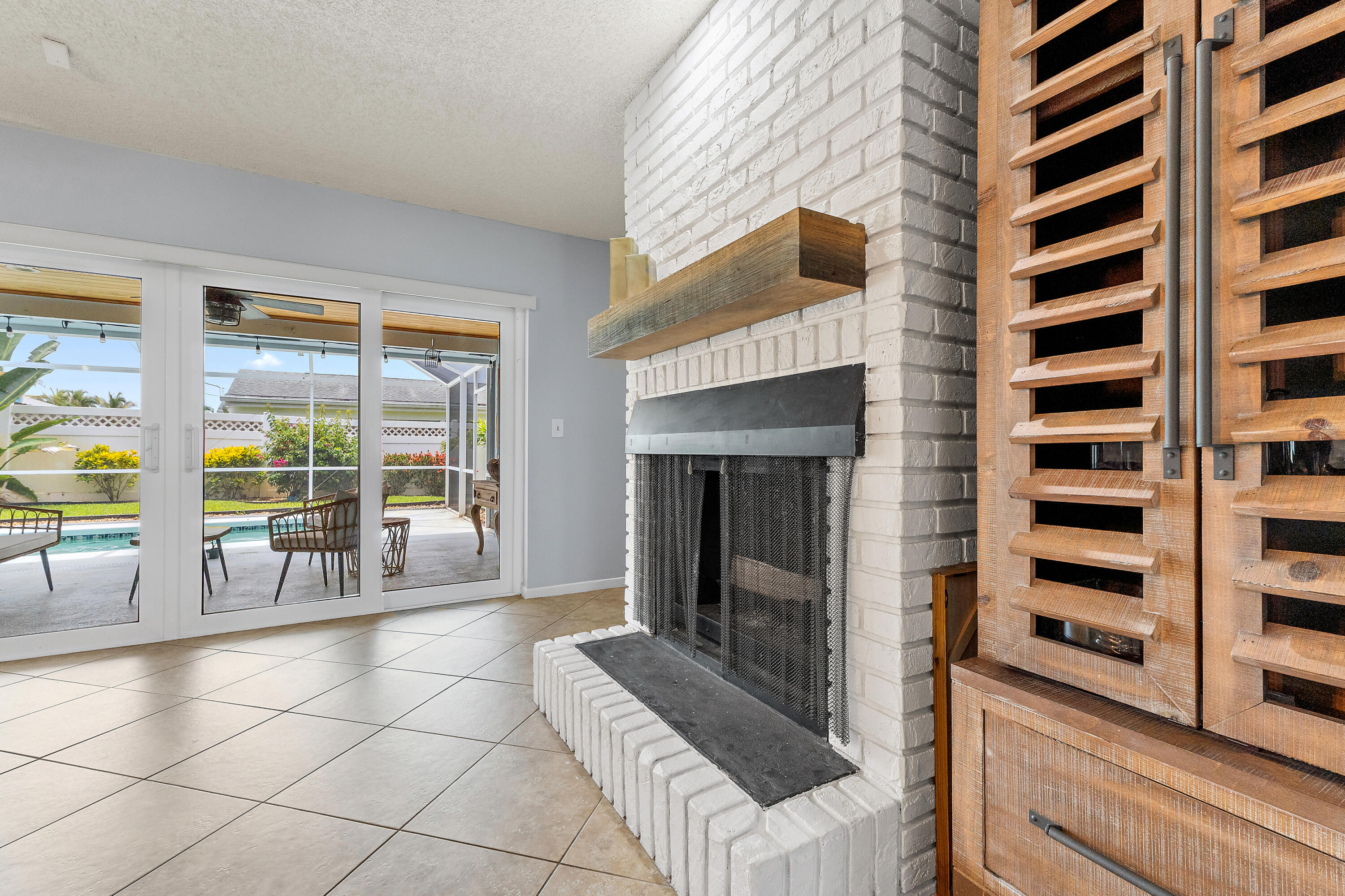 TEQUESTA PINES - Residential