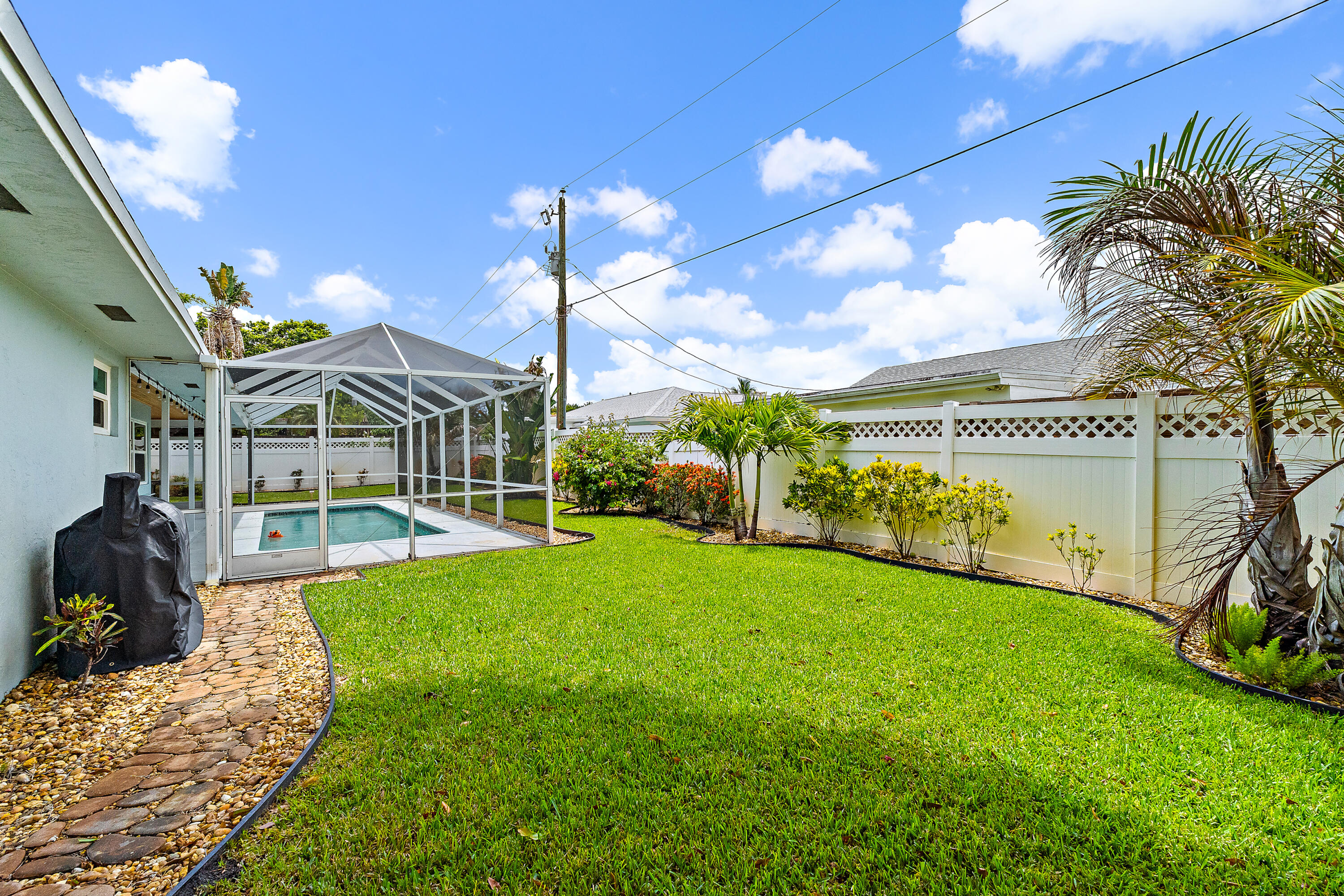 TEQUESTA PINES - Residential