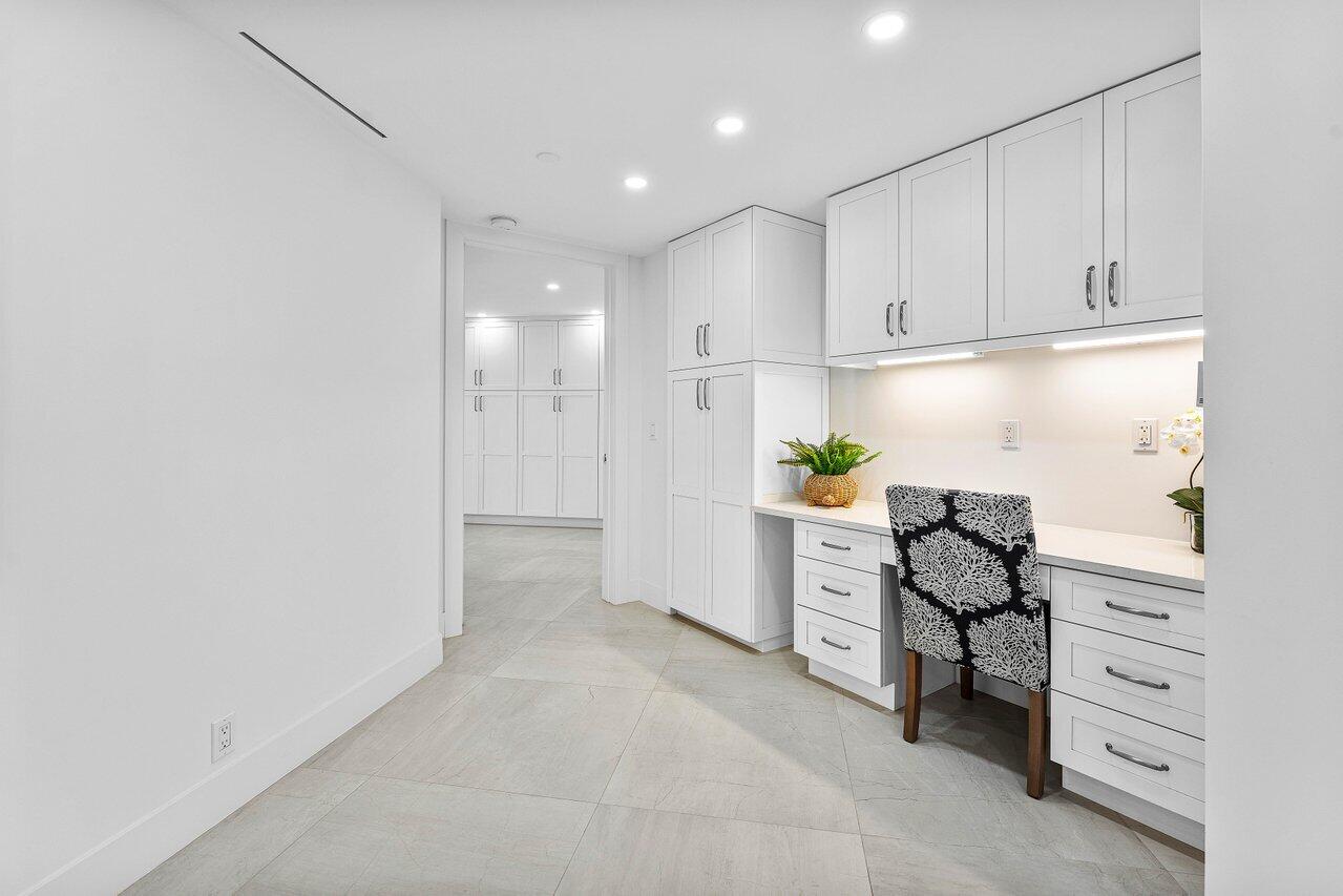 PALM BEACH HAMPTON CONDO - Residential