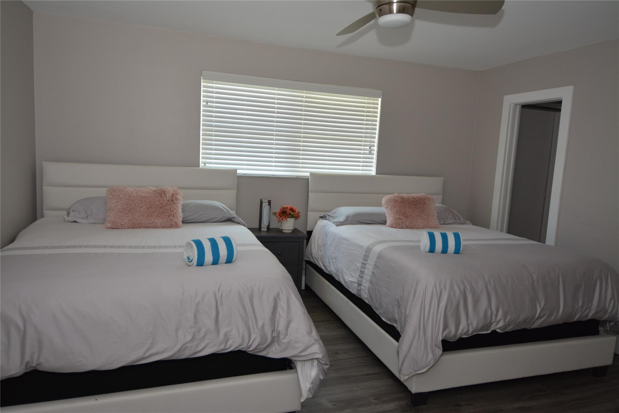 HOLLYWOOD HILLS NORTH SEC ONE - Residential Lease