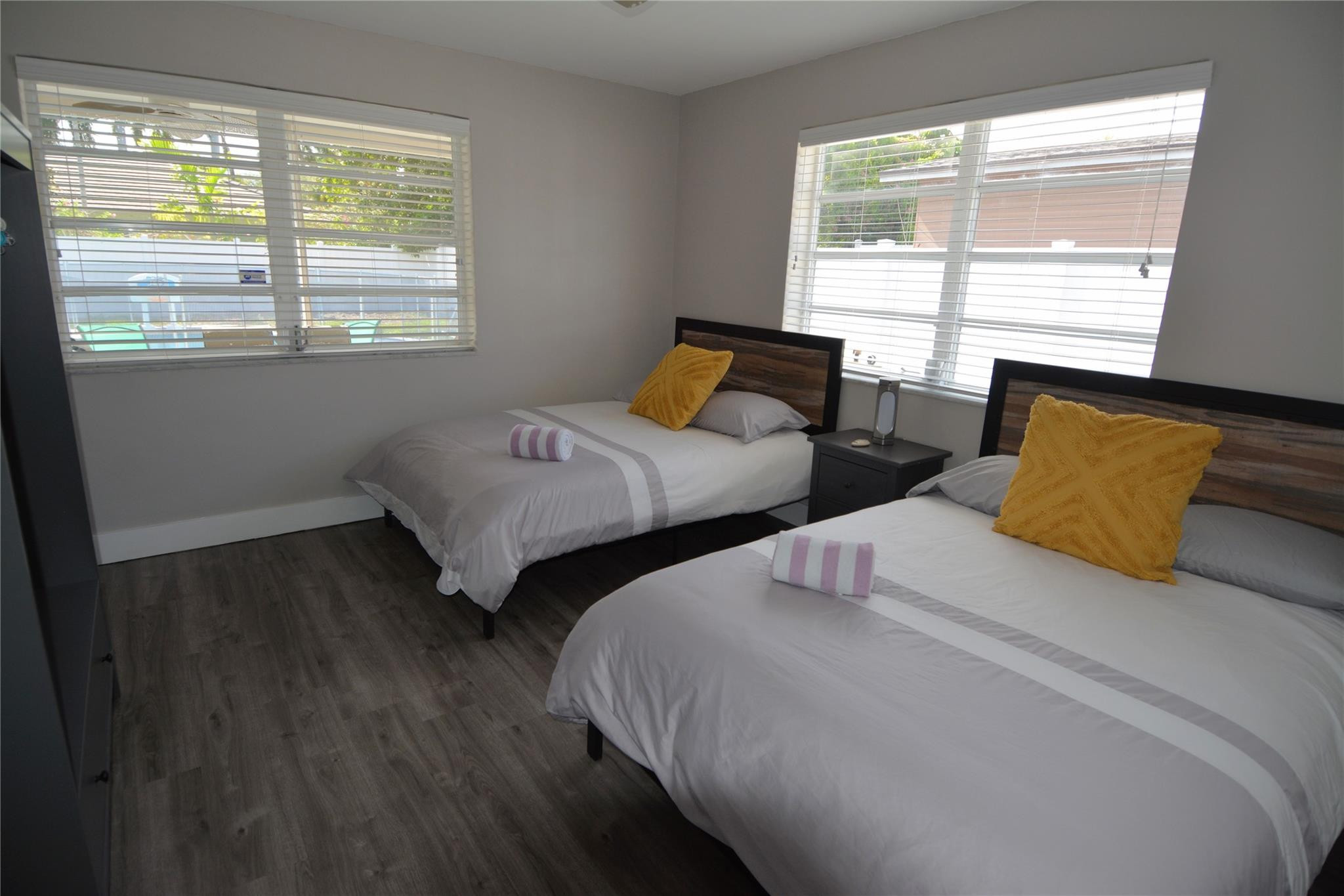 HOLLYWOOD HILLS NORTH SEC ONE - Residential Lease