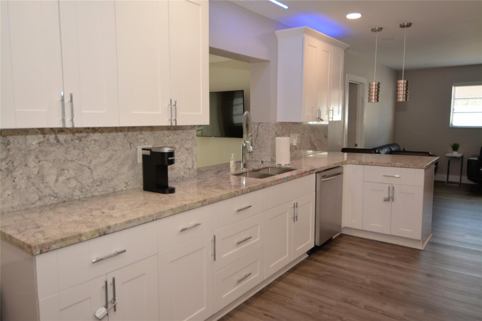 HOLLYWOOD HILLS NORTH SEC ONE - Residential Lease
