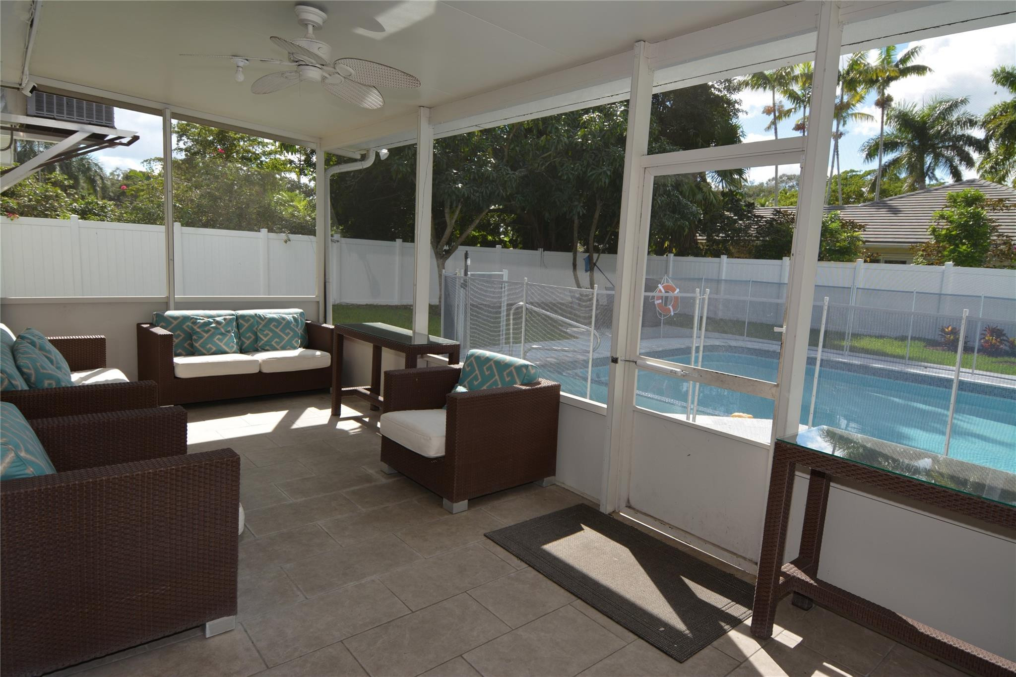 HOLLYWOOD HILLS NORTH SEC ONE - Residential Lease