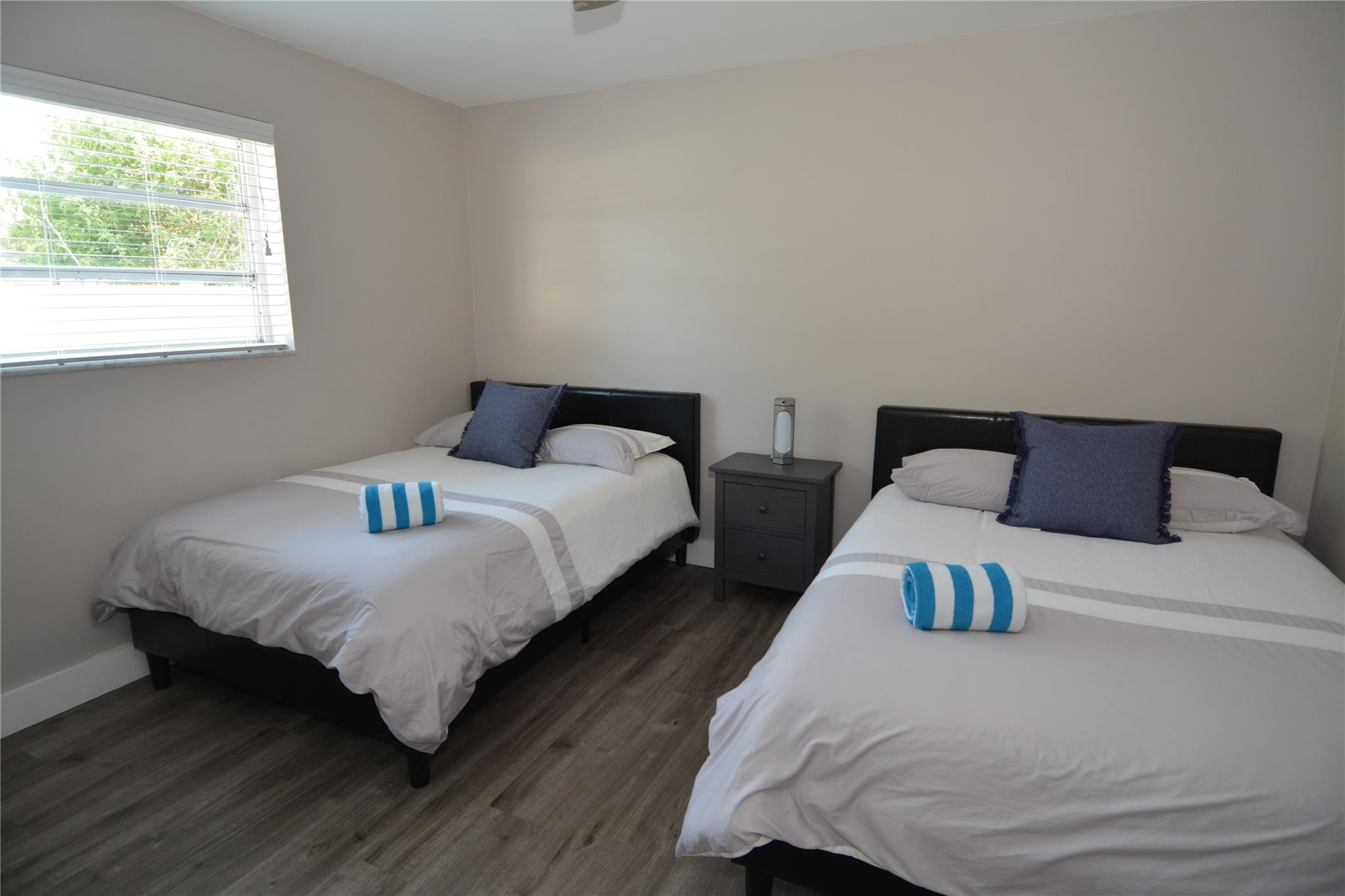 HOLLYWOOD HILLS NORTH SEC ONE - Residential Lease