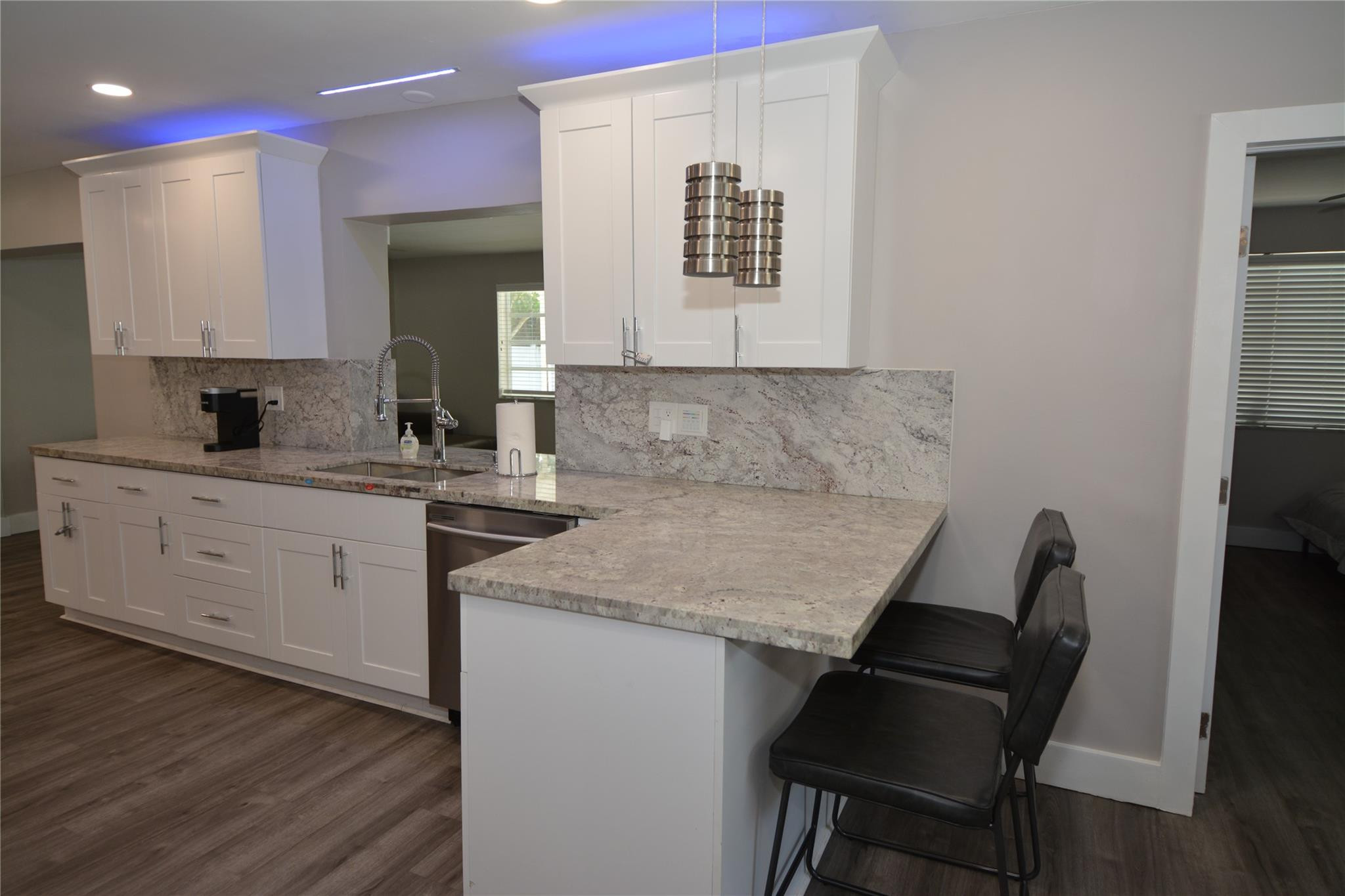 HOLLYWOOD HILLS NORTH SEC ONE - Residential Lease
