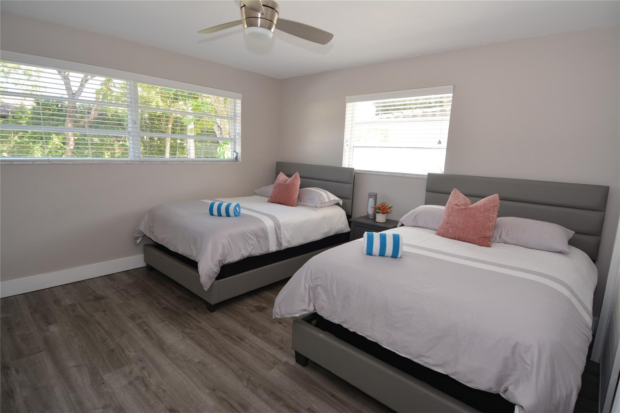 HOLLYWOOD HILLS NORTH SEC ONE - Residential Lease