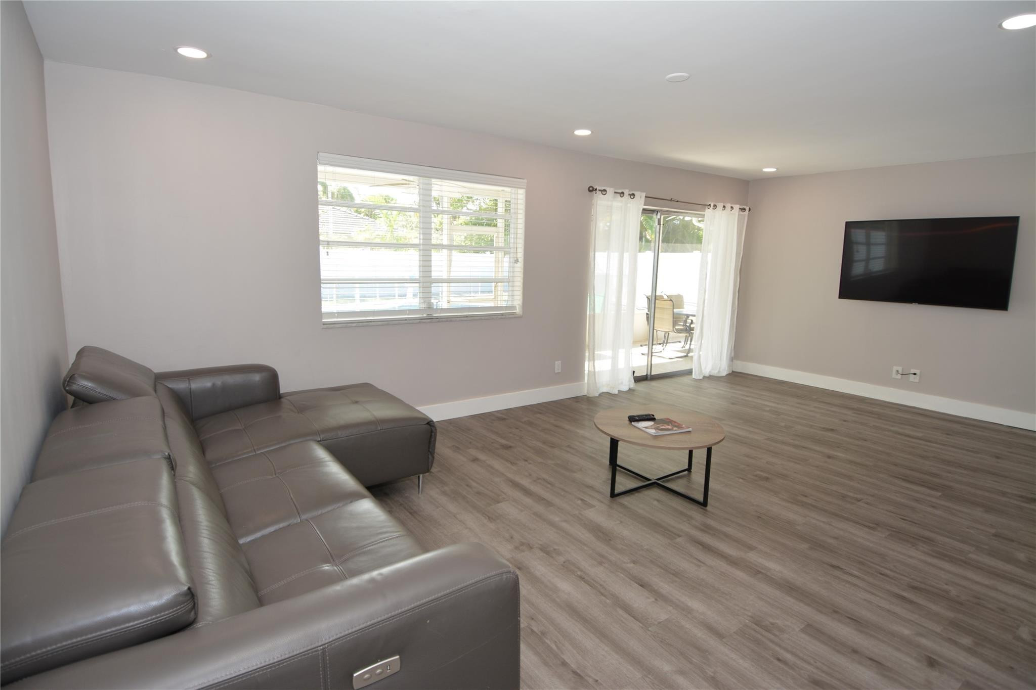HOLLYWOOD HILLS NORTH SEC ONE - Residential Lease