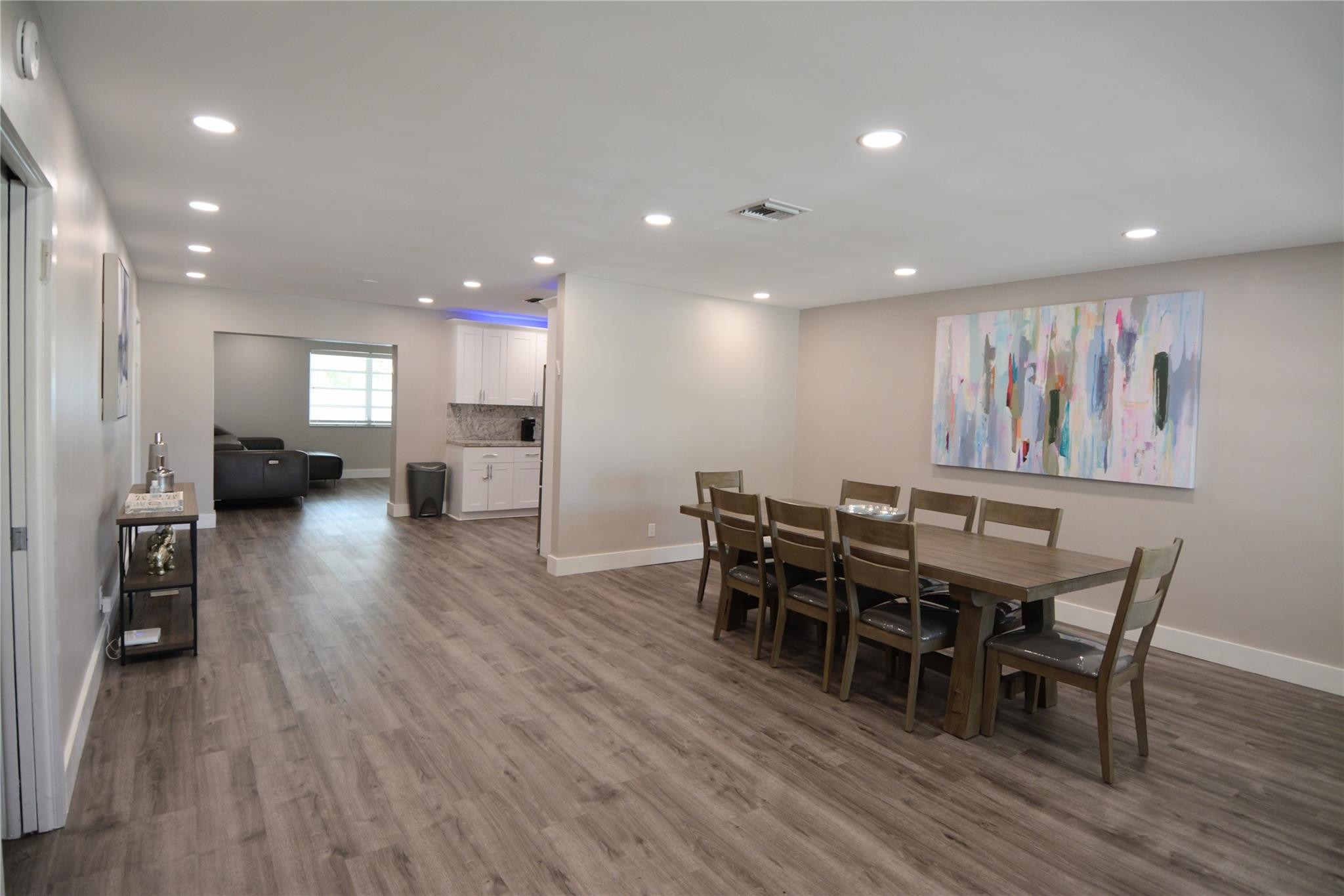 HOLLYWOOD HILLS NORTH SEC ONE - Residential Lease