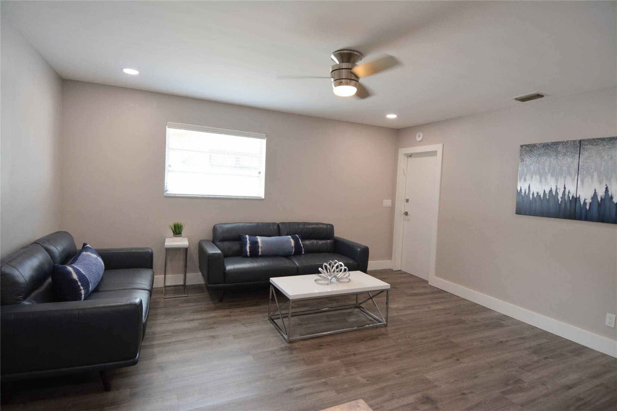 HOLLYWOOD HILLS NORTH SEC ONE - Residential Lease