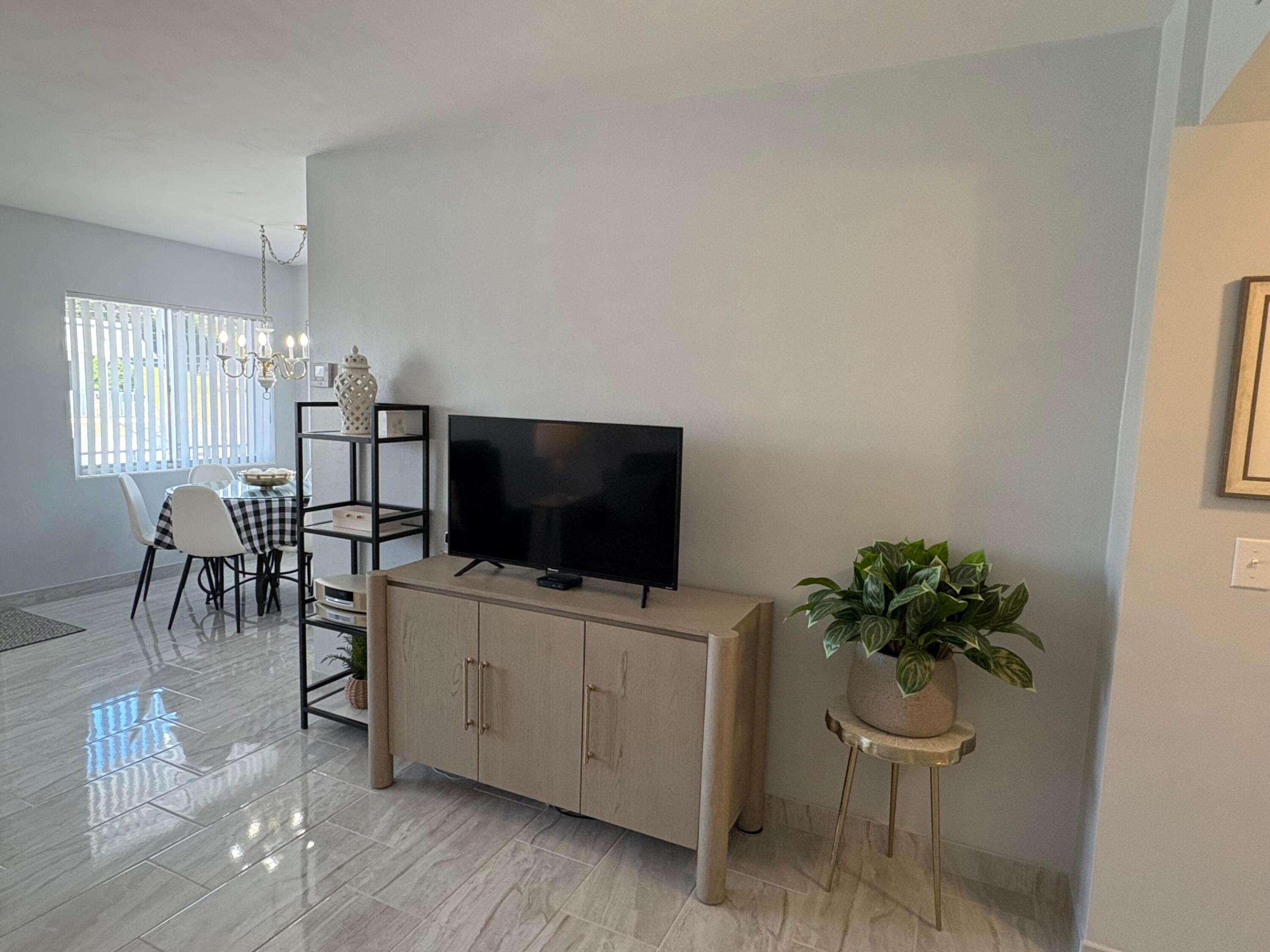 MURRY HILLS APT BLDG CONDO - Residential