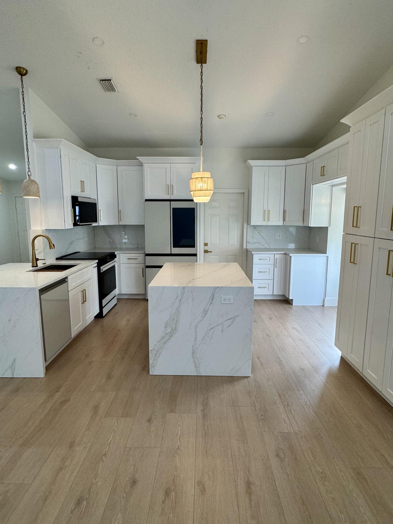 BOYNTON LAKES PL 6 - Residential Lease