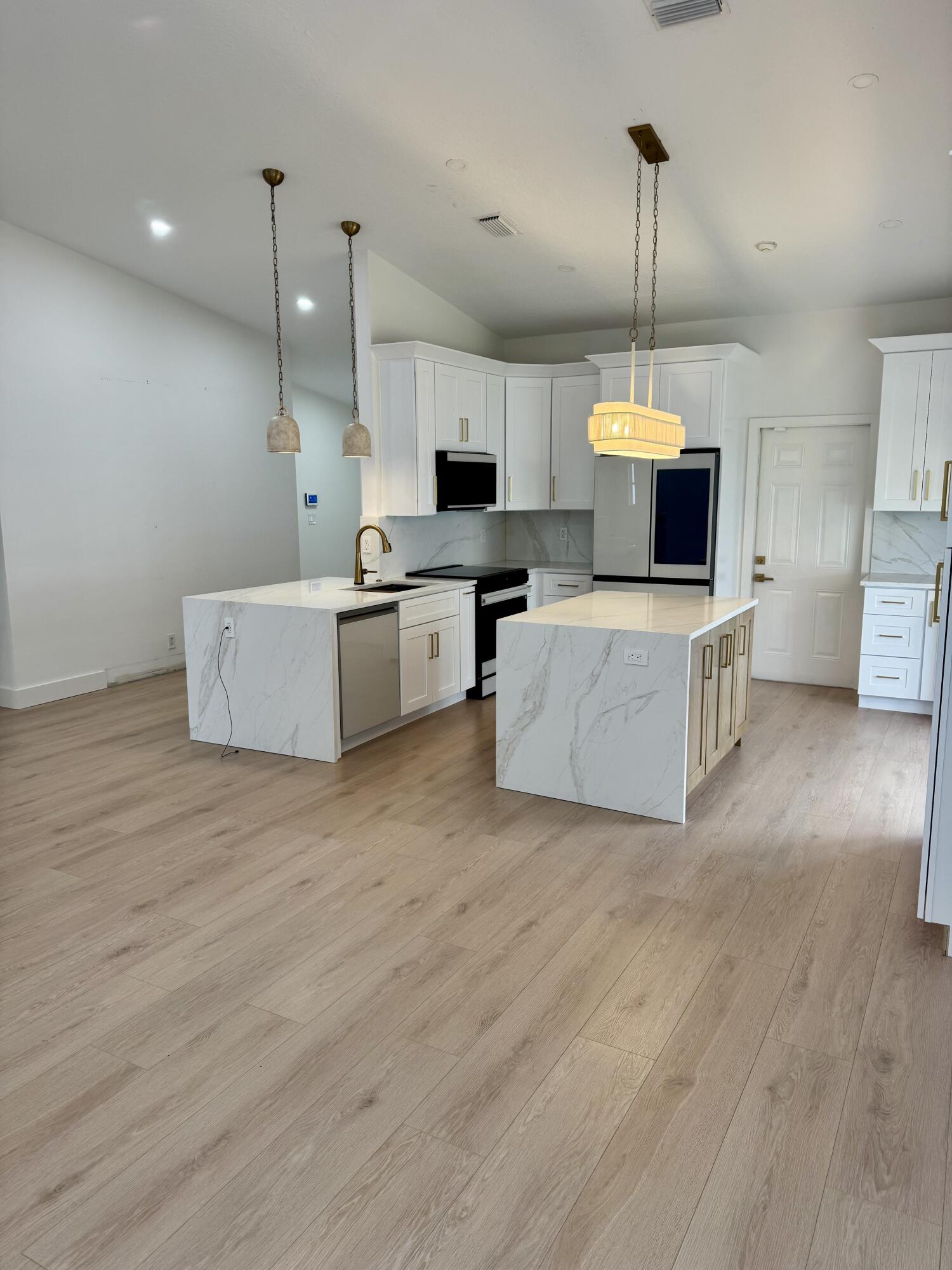 BOYNTON LAKES PL 6 - Residential Lease