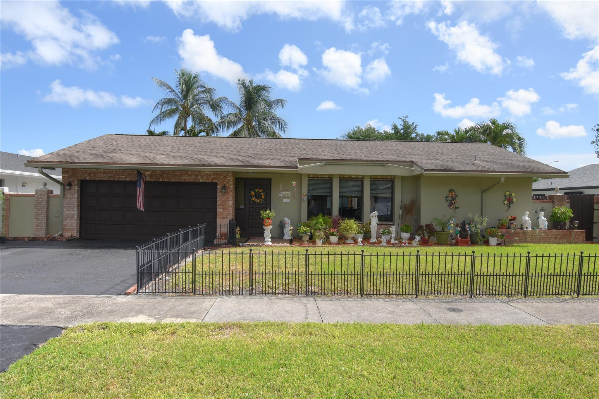 ROYAL PALM LAKE ESTATES - Residential