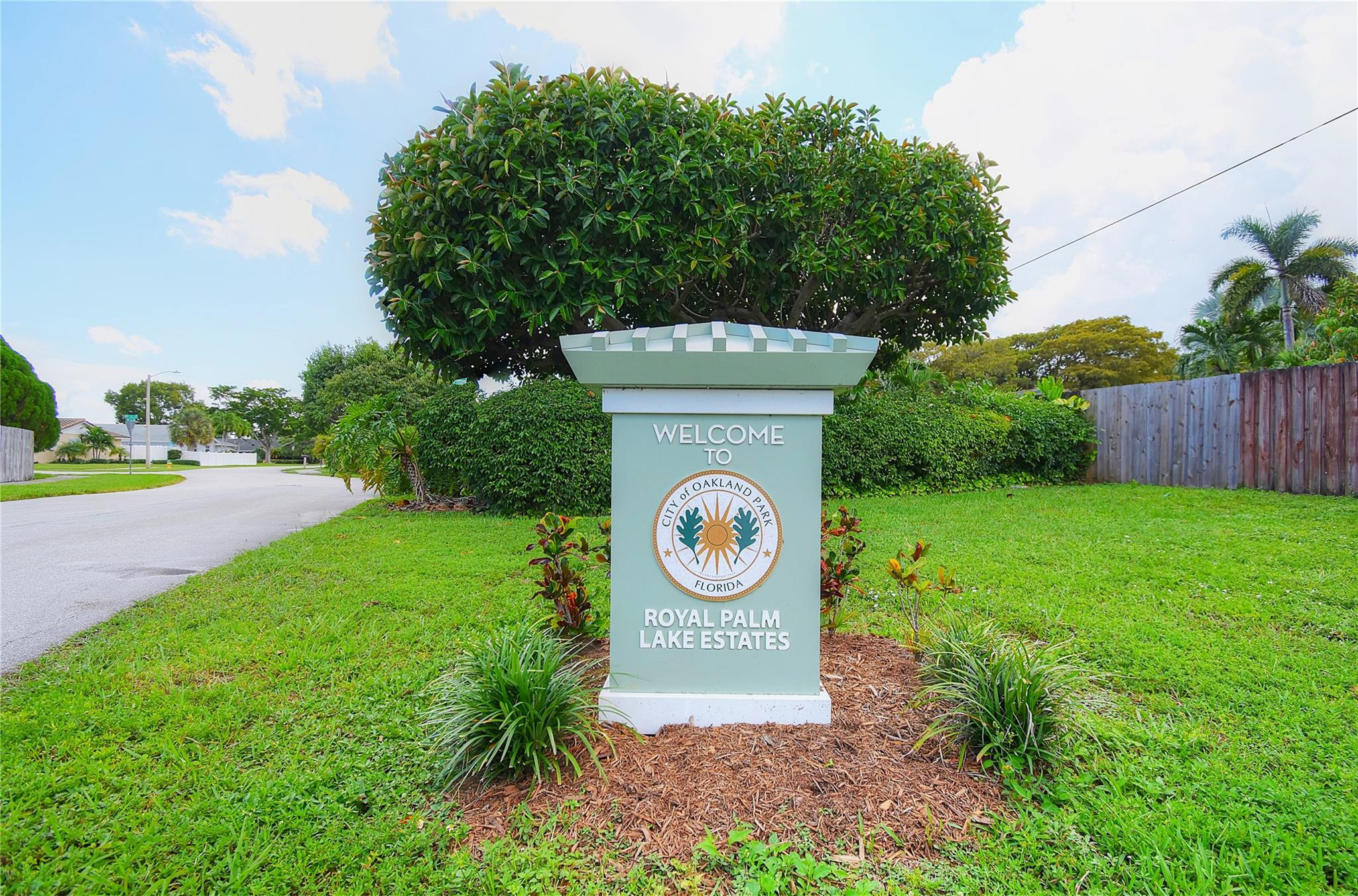 ROYAL PALM LAKE ESTATES - Residential
