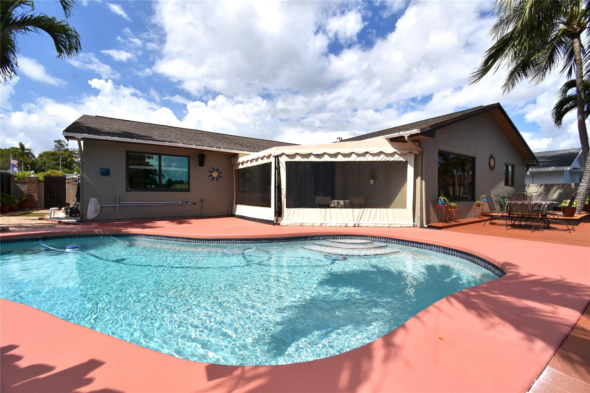 ROYAL PALM LAKE ESTATES - Residential