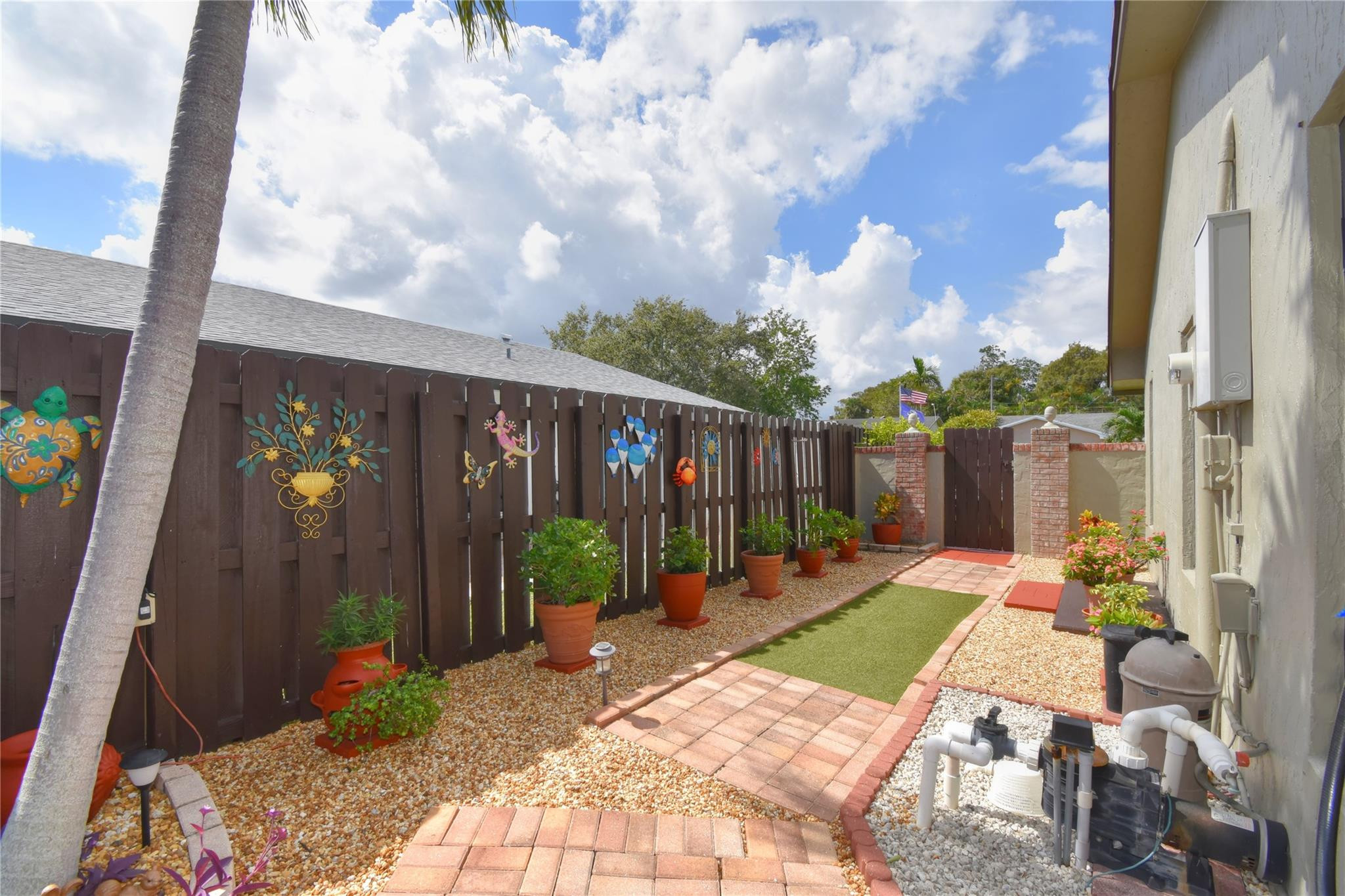 ROYAL PALM LAKE ESTATES - Residential