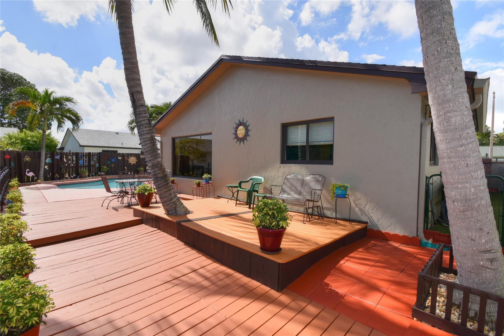 ROYAL PALM LAKE ESTATES - Residential