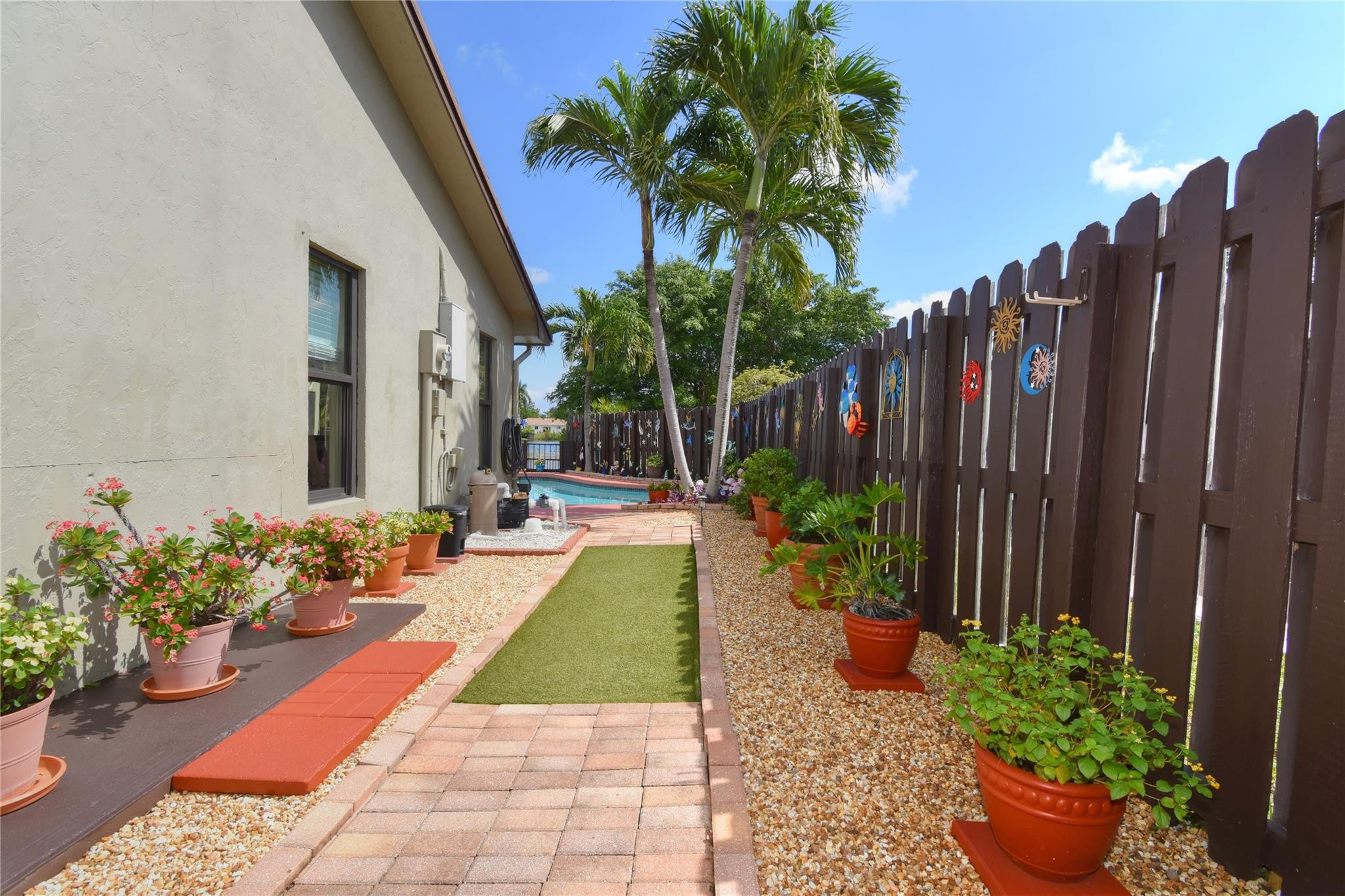 ROYAL PALM LAKE ESTATES - Residential