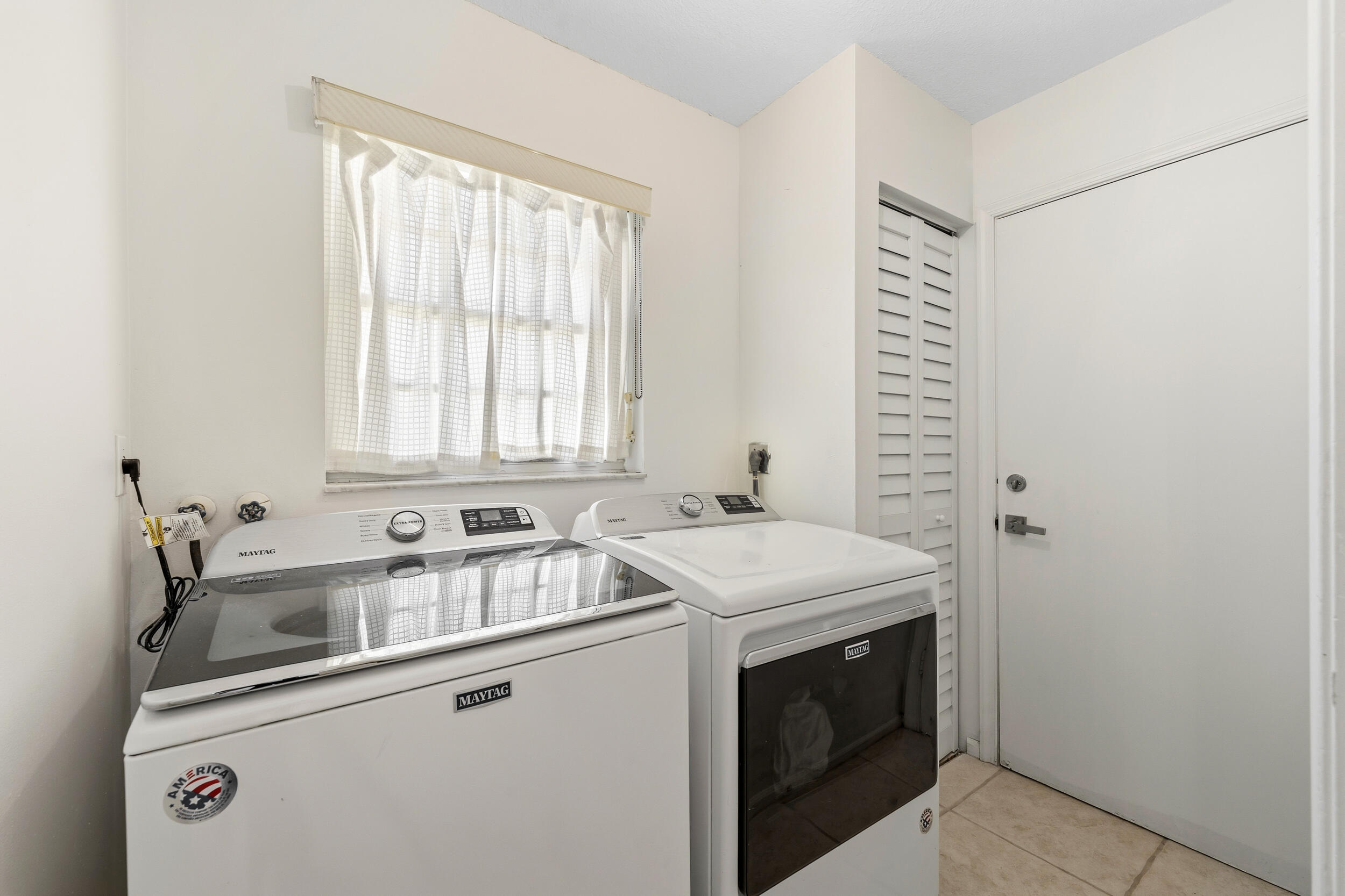RAINBOW LAKES TR B PH 1 - Residential