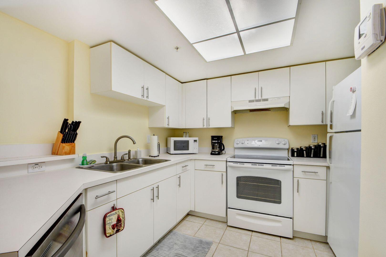 GRAND VIEW AT CRESTWOOD CONDO - Residential