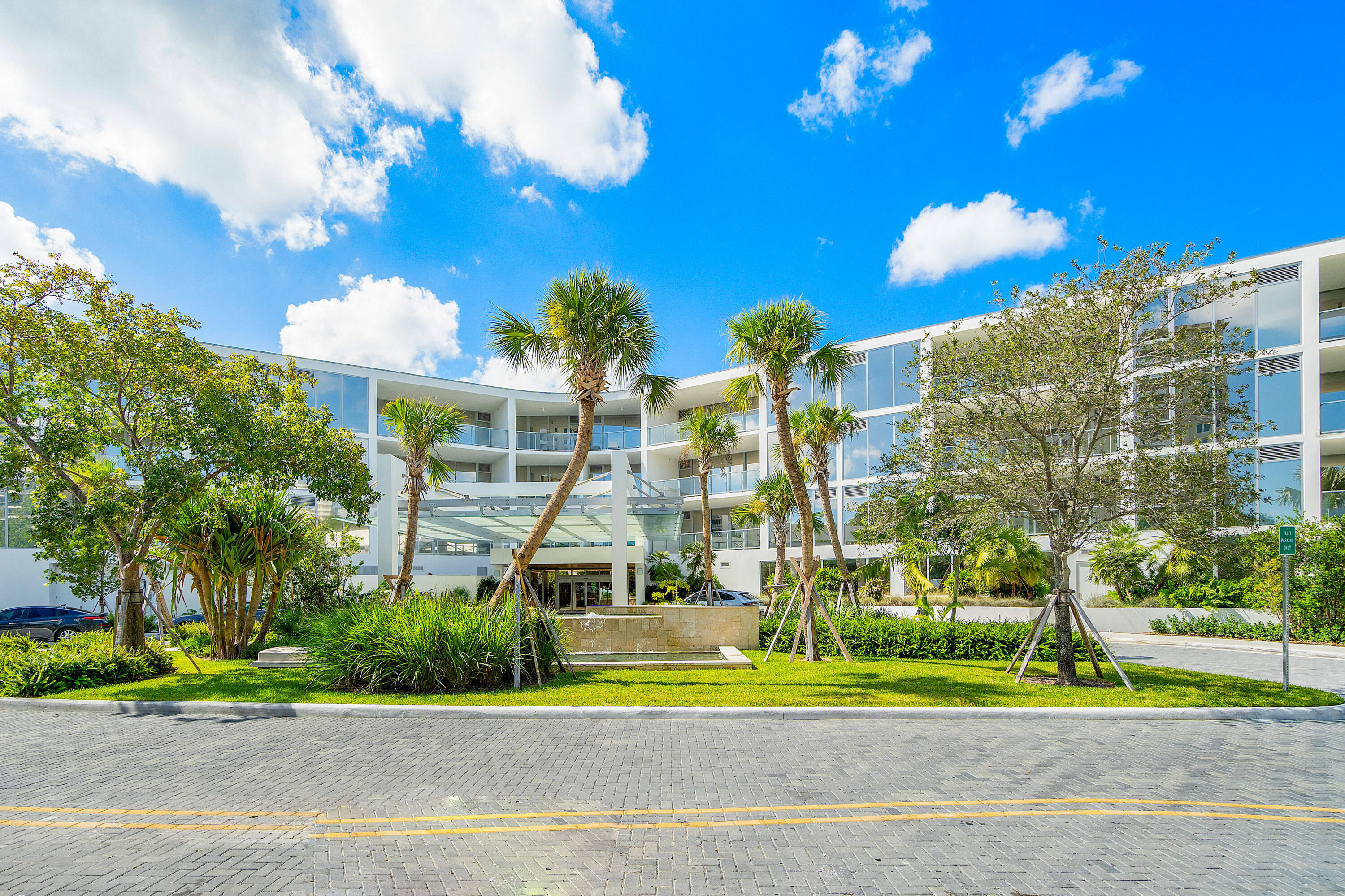 BOCA BEACH RESIDENCES - Residential
