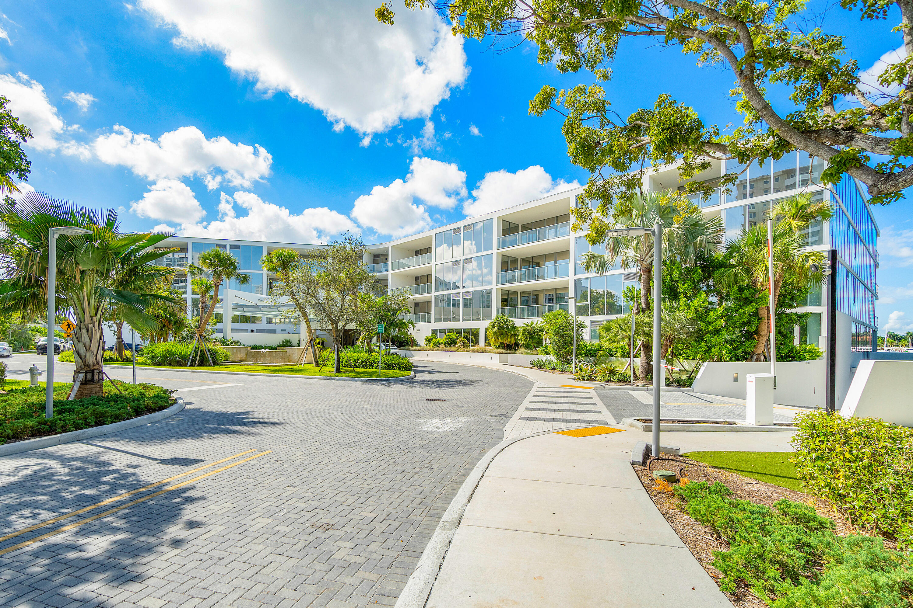 BOCA BEACH RESIDENCES - Residential