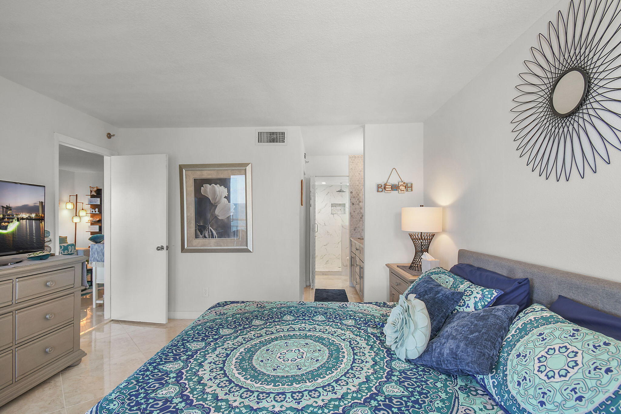 HIBISCUS BY THE SEA CONDOMINIUM - Residential