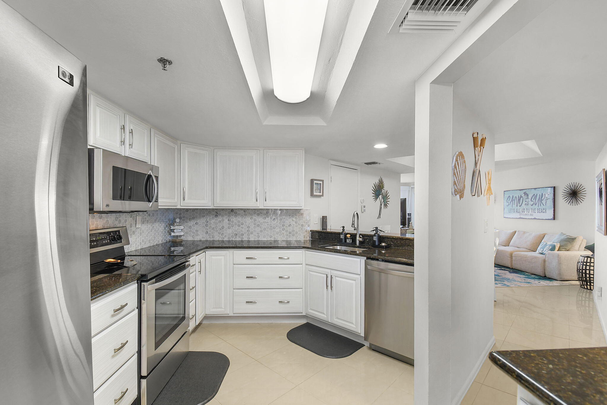 HIBISCUS BY THE SEA CONDOMINIUM - Residential