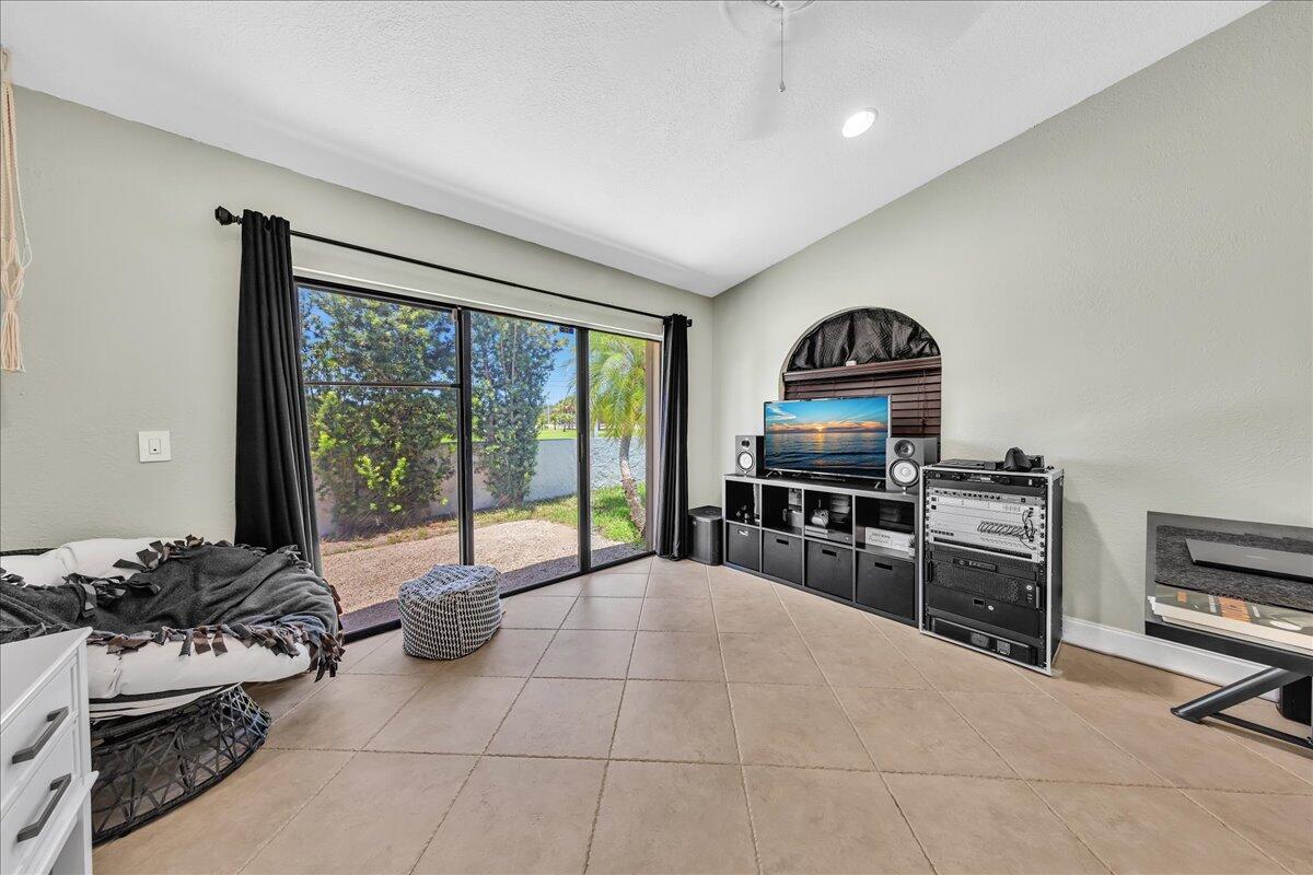 SPRING LAKE VILLAS - Residential