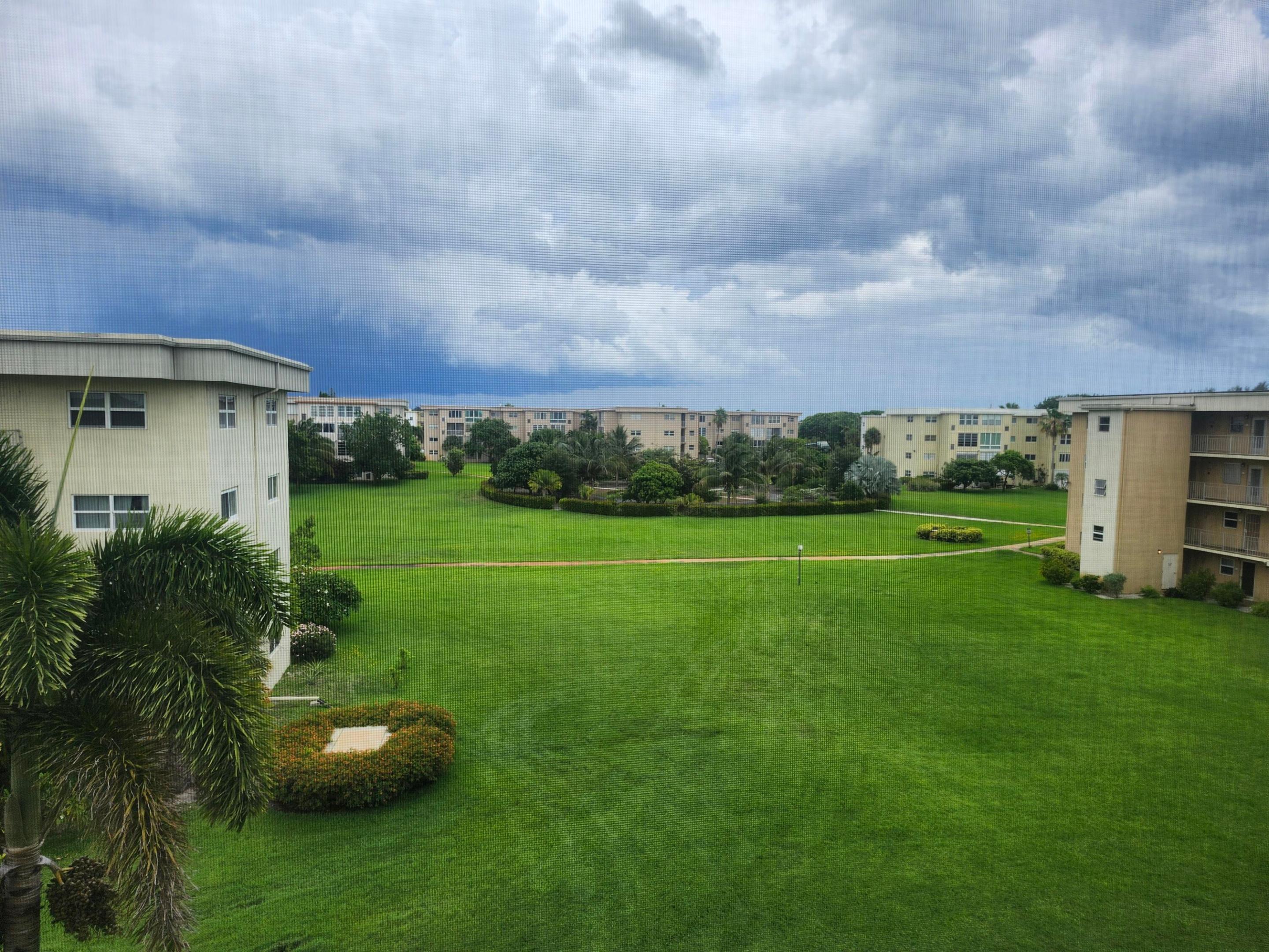 VILLAGE ROYALE EMERALD GREEN CONDO - Residential