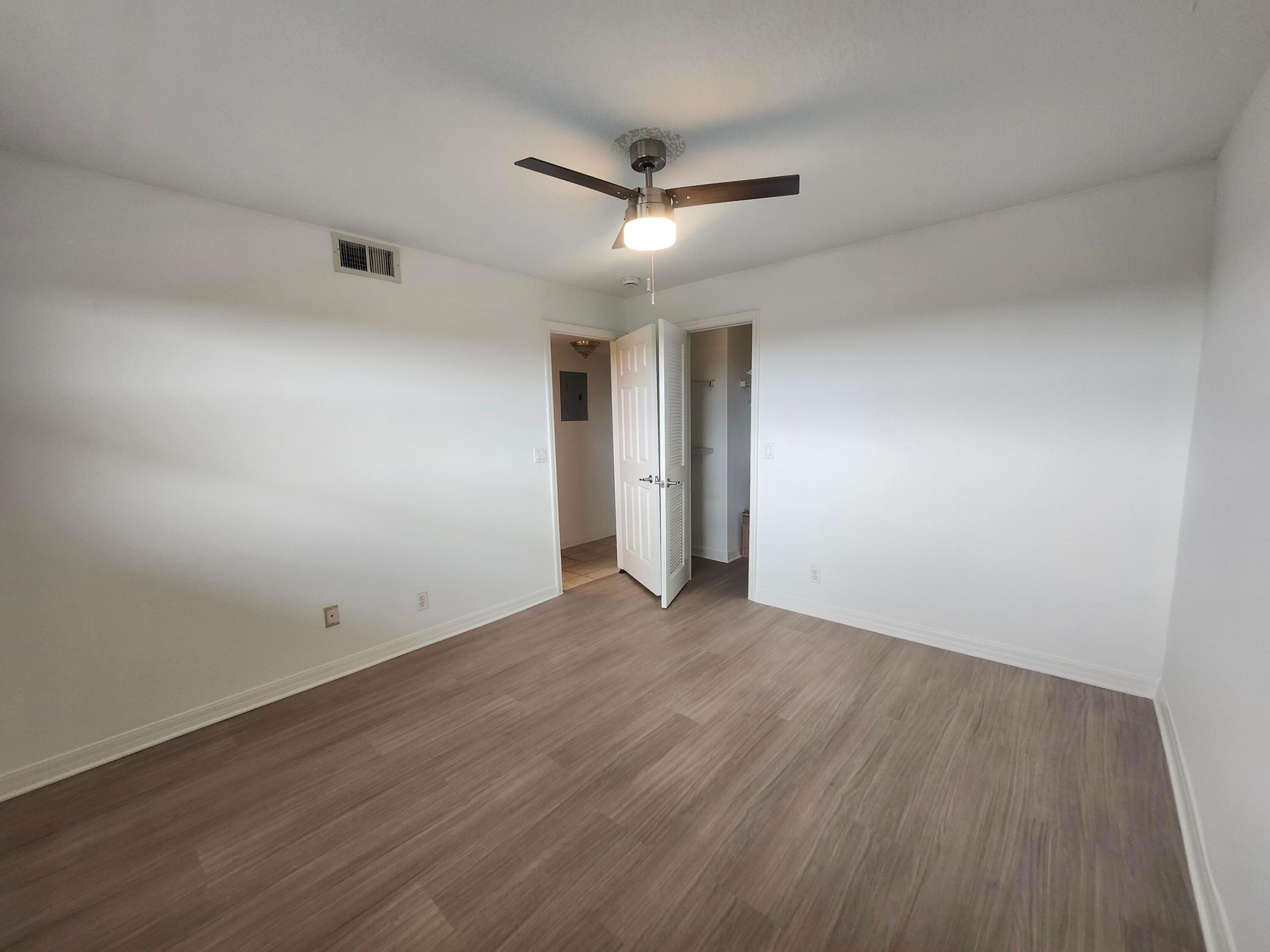 VILLAGE ROYALE EMERALD GREEN CONDO - Residential