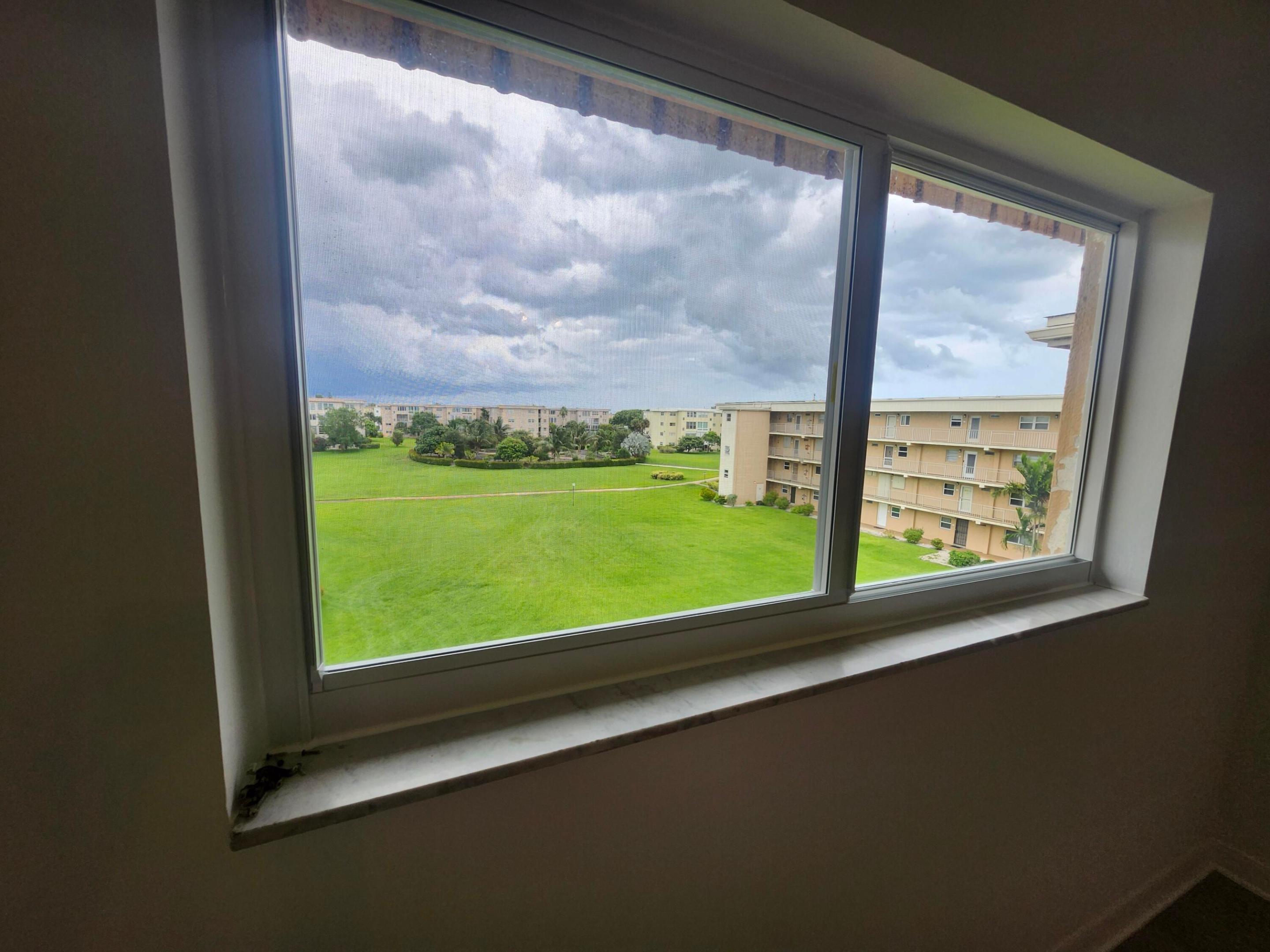 VILLAGE ROYALE EMERALD GREEN CONDO - Residential
