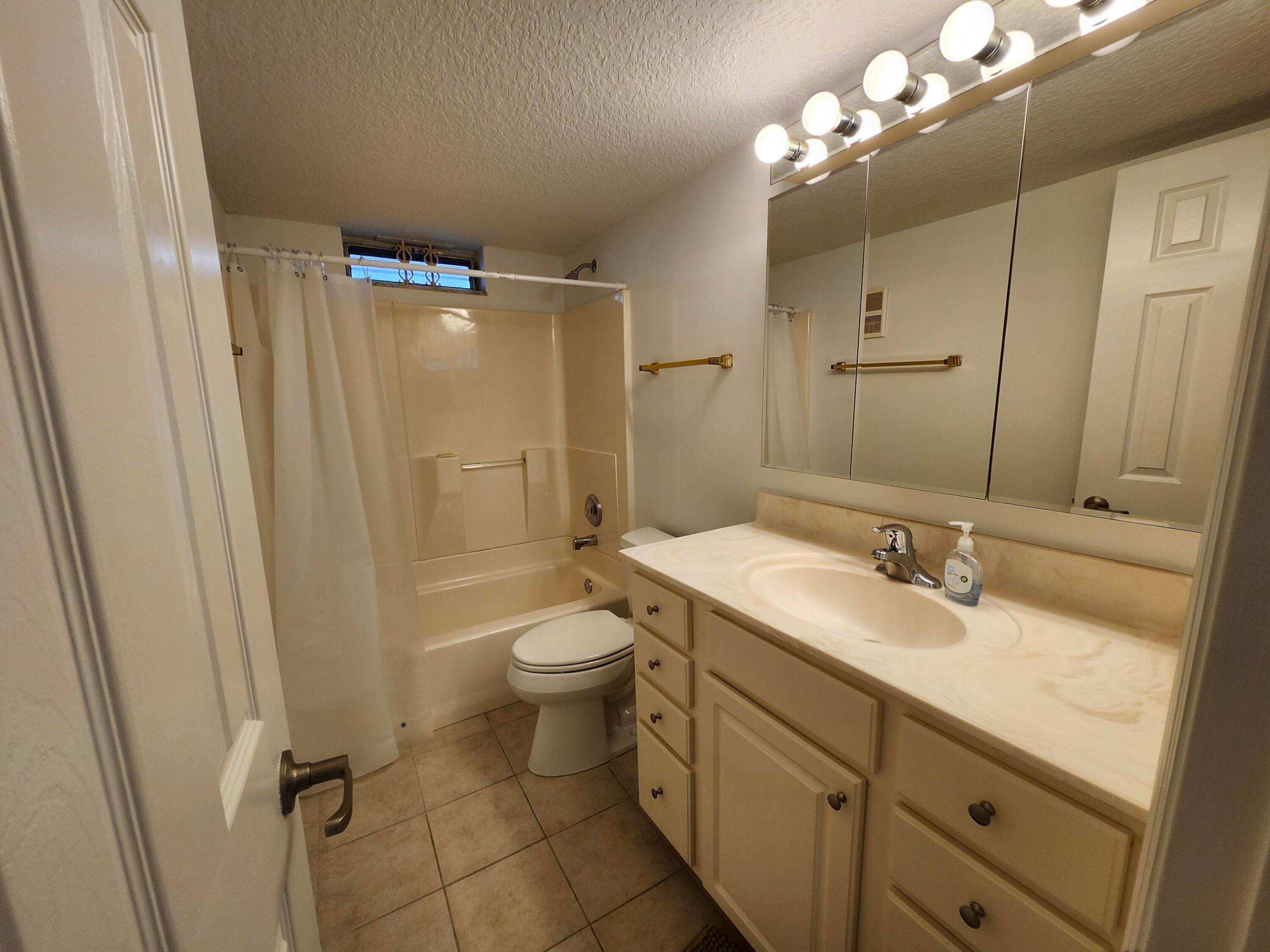 VILLAGE ROYALE EMERALD GREEN CONDO - Residential