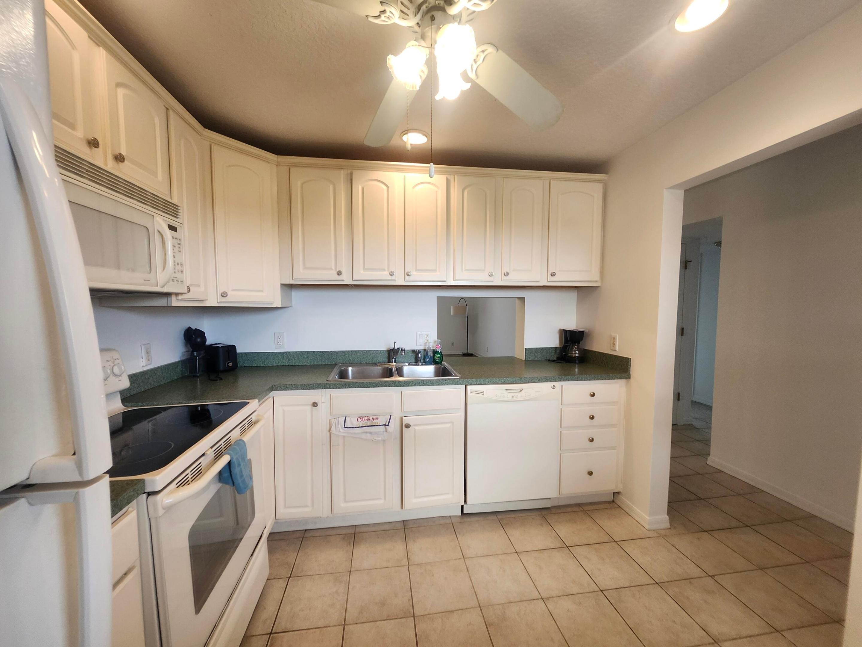 VILLAGE ROYALE EMERALD GREEN CONDO - Residential