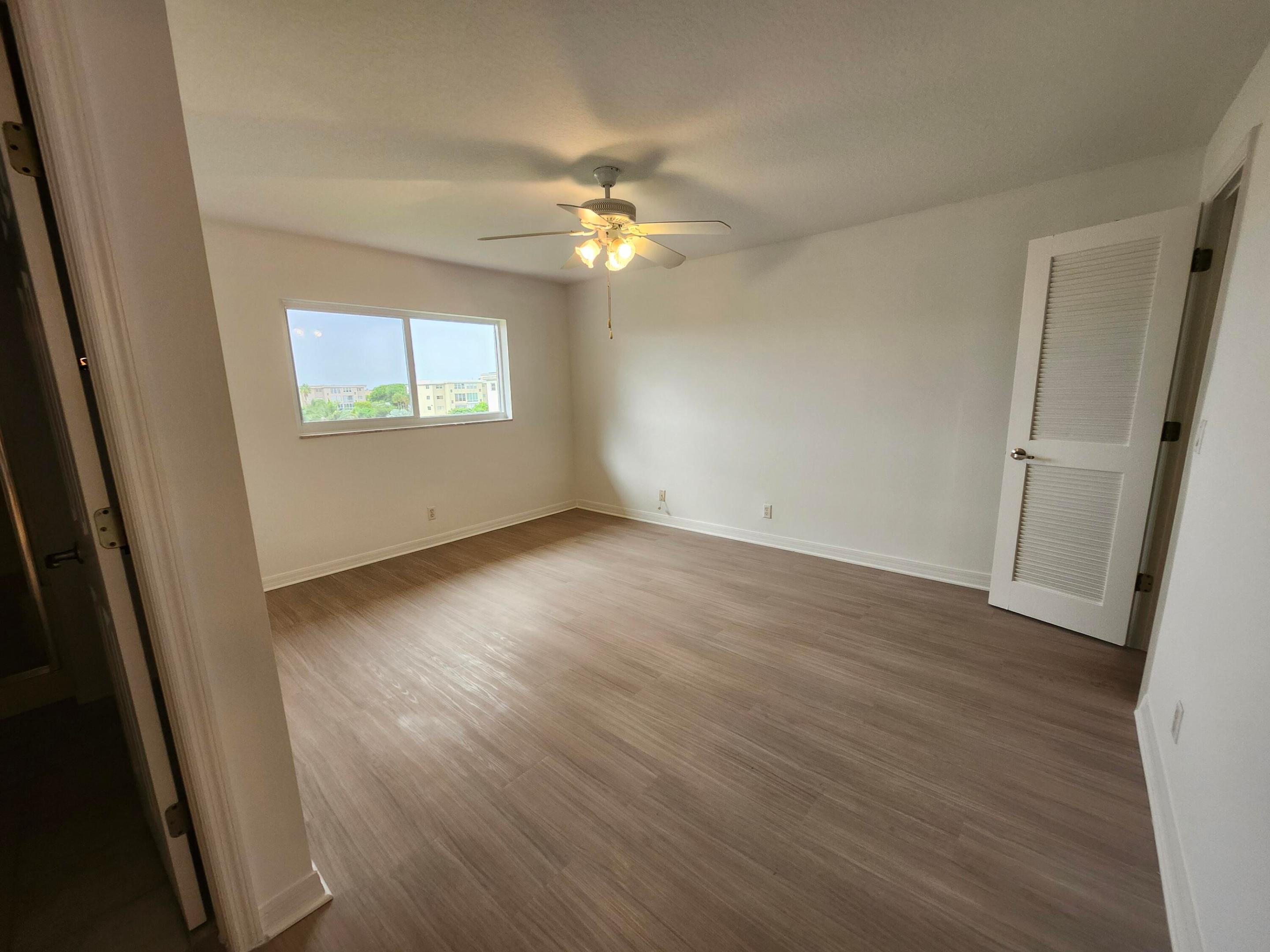 VILLAGE ROYALE EMERALD GREEN CONDO - Residential