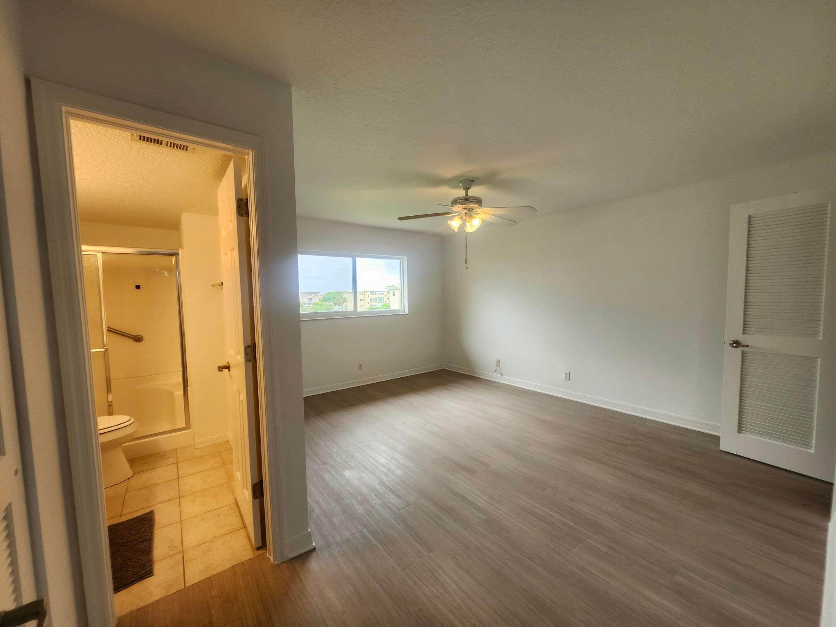 VILLAGE ROYALE EMERALD GREEN CONDO - Residential