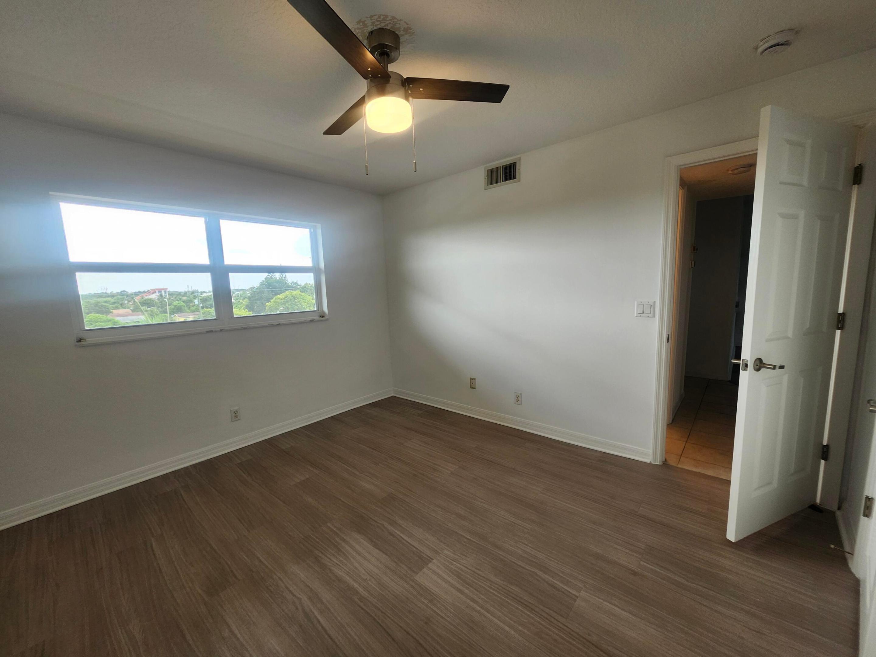 VILLAGE ROYALE EMERALD GREEN CONDO - Residential