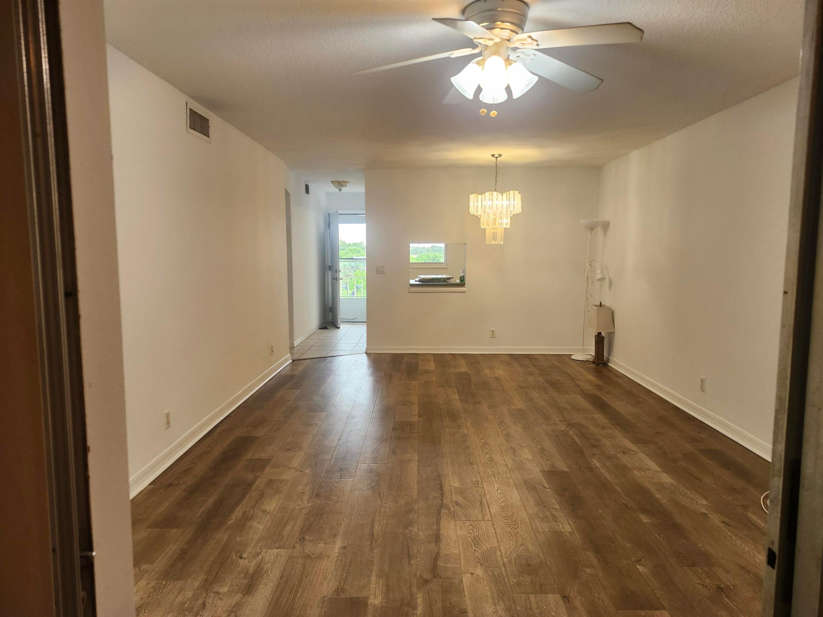 VILLAGE ROYALE EMERALD GREEN CONDO - Residential
