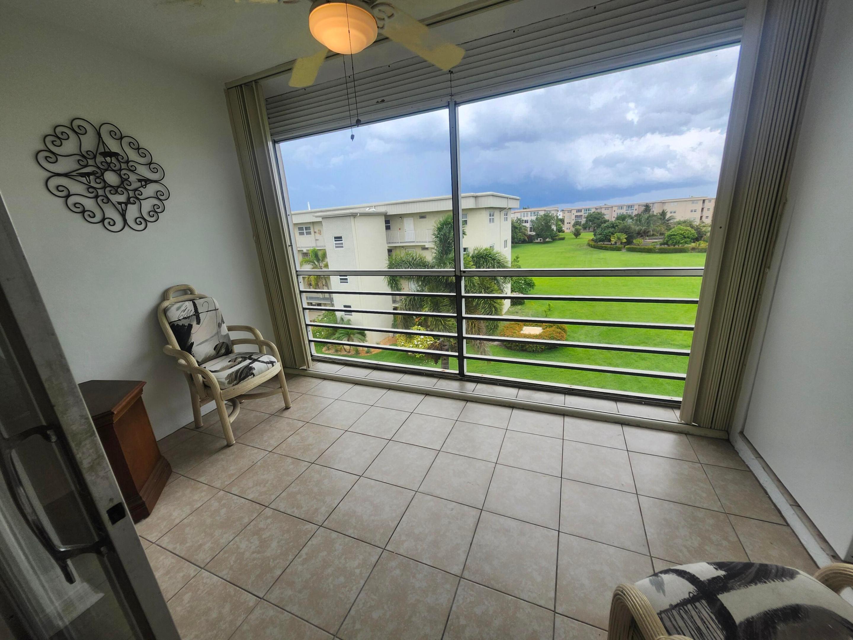 VILLAGE ROYALE EMERALD GREEN CONDO - Residential