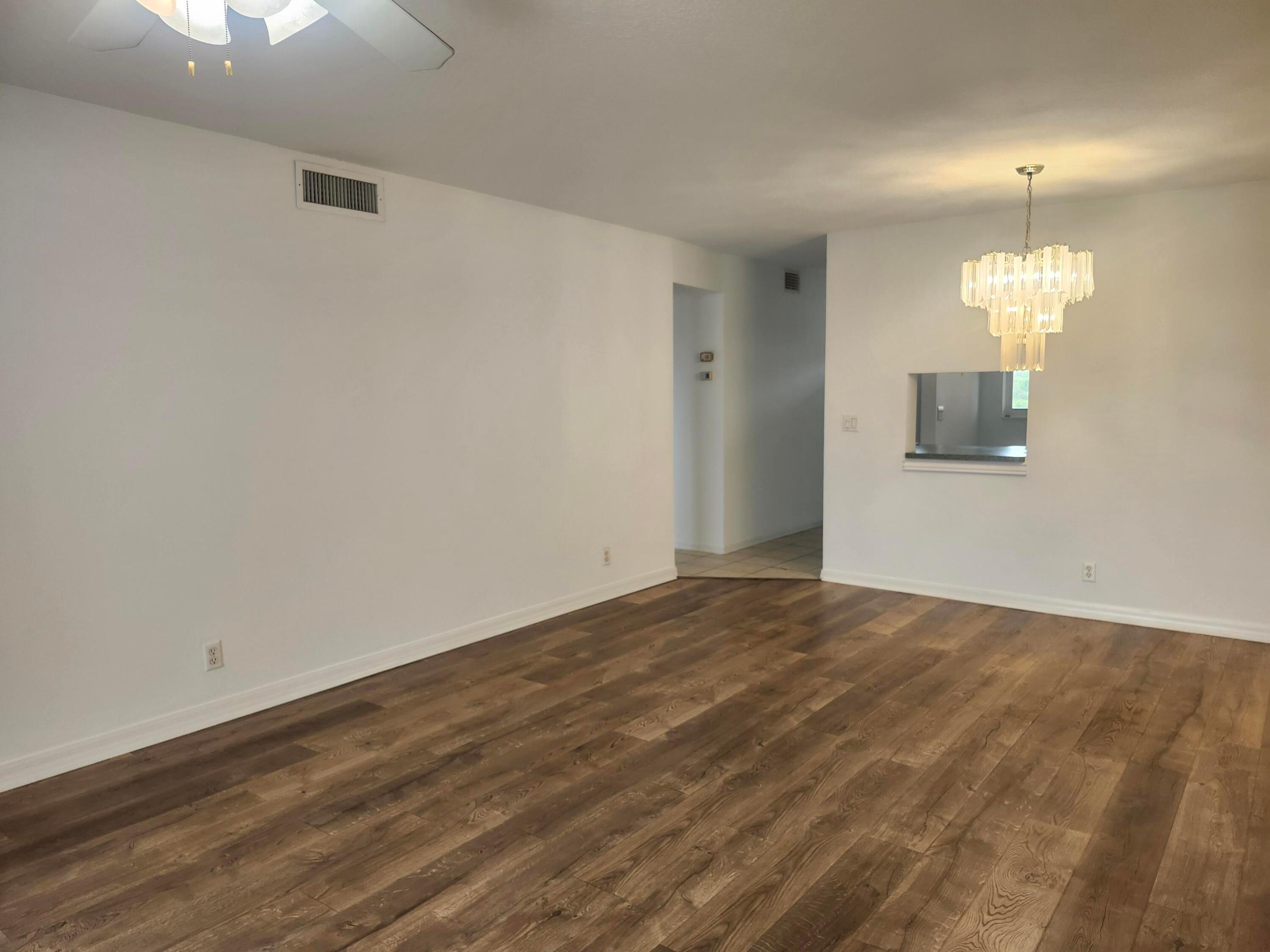 VILLAGE ROYALE EMERALD GREEN CONDO - Residential