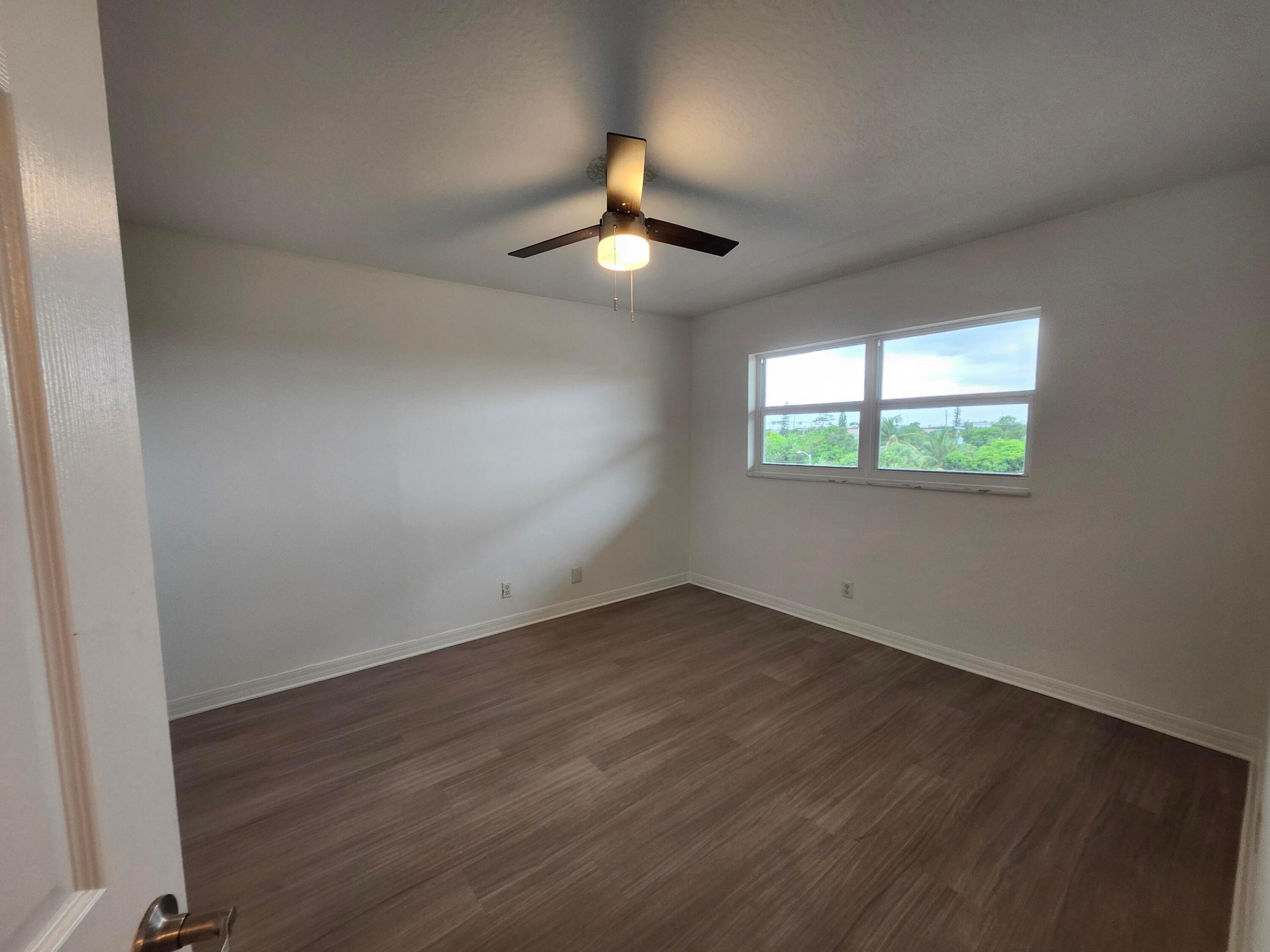 VILLAGE ROYALE EMERALD GREEN CONDO - Residential